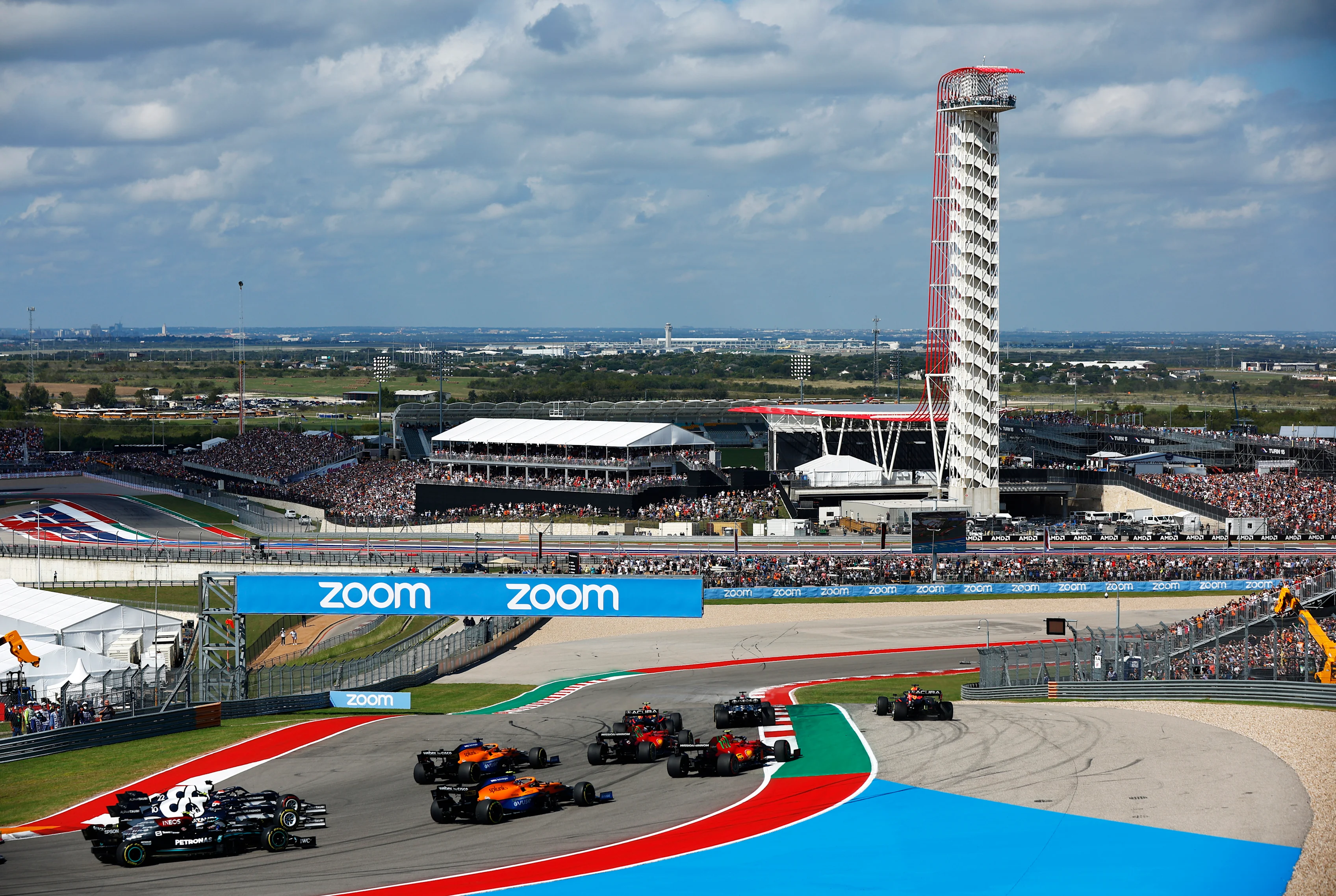 AUSTIN, TEXAS - OCTOBER 24: A general view of the start as Max Verstappen of the Netherlands