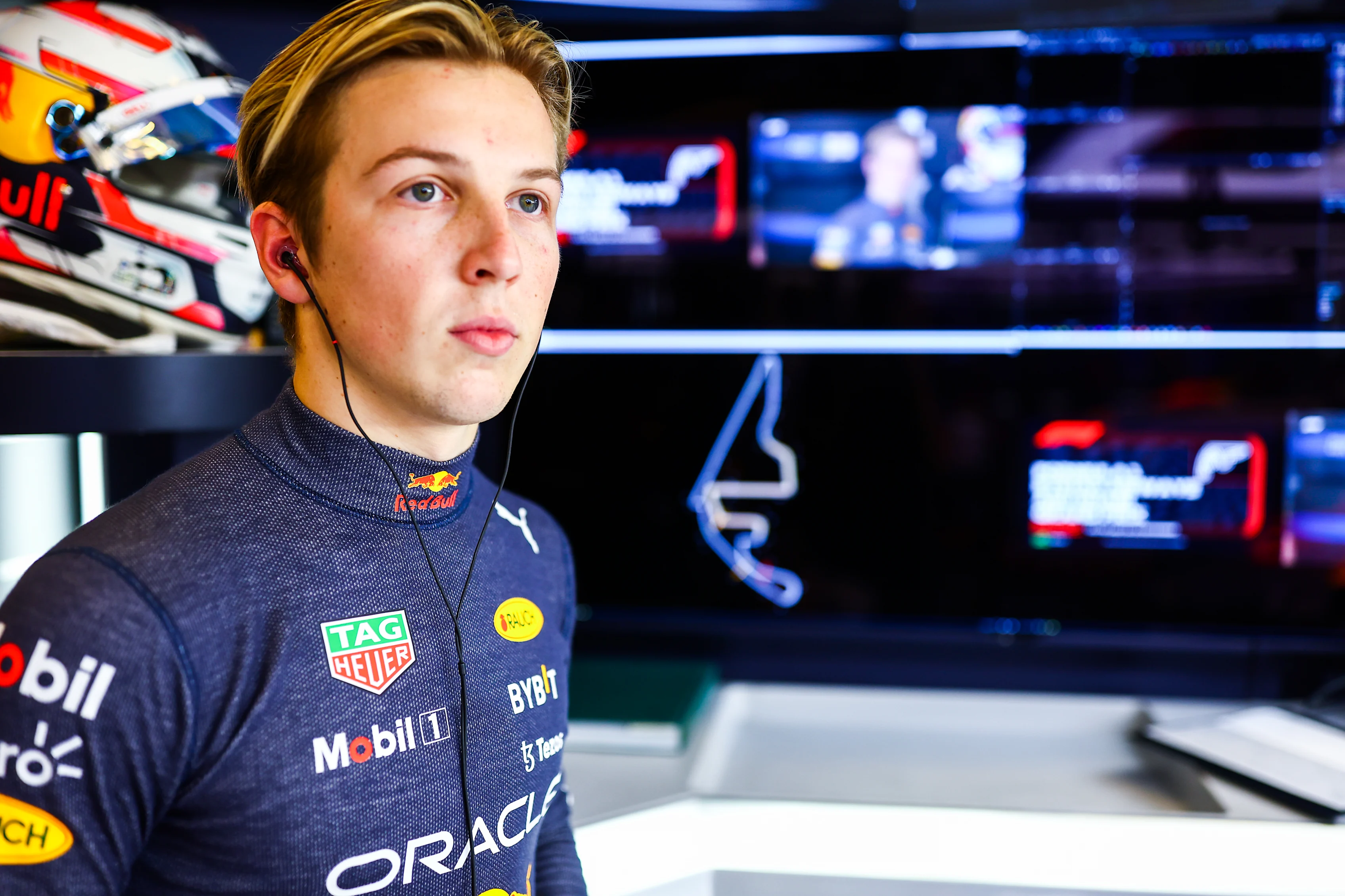 ABU DHABI, UNITED ARAB EMIRATES - NOVEMBER 18: Liam Lawson of New Zealand and Oracle Red Bull Racing prepares to drive during practice ahead of the F1 Grand Prix of Abu Dhabi at Yas Marina Circuit on November 18, 2022 in Abu Dhabi, United Arab Emirates. (Photo by Mark Thompson/Getty Images)
