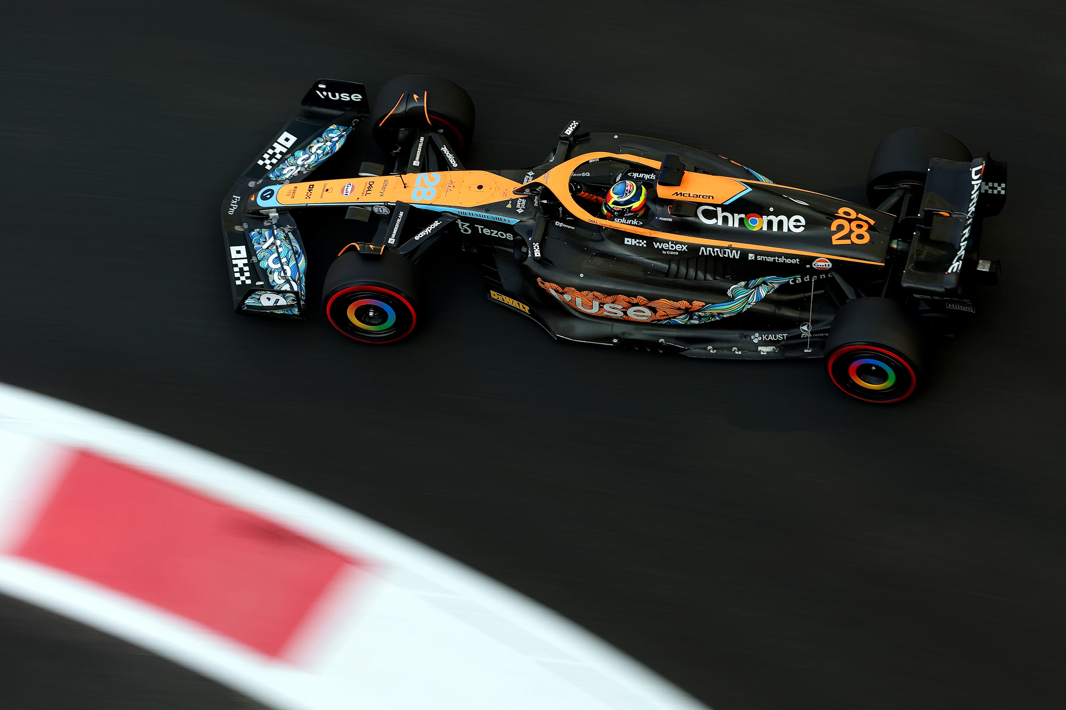 ABU DHABI, UNITED ARAB EMIRATES - NOVEMBER 22: Oscar Piastri of Australia driving the McLaren MCL36