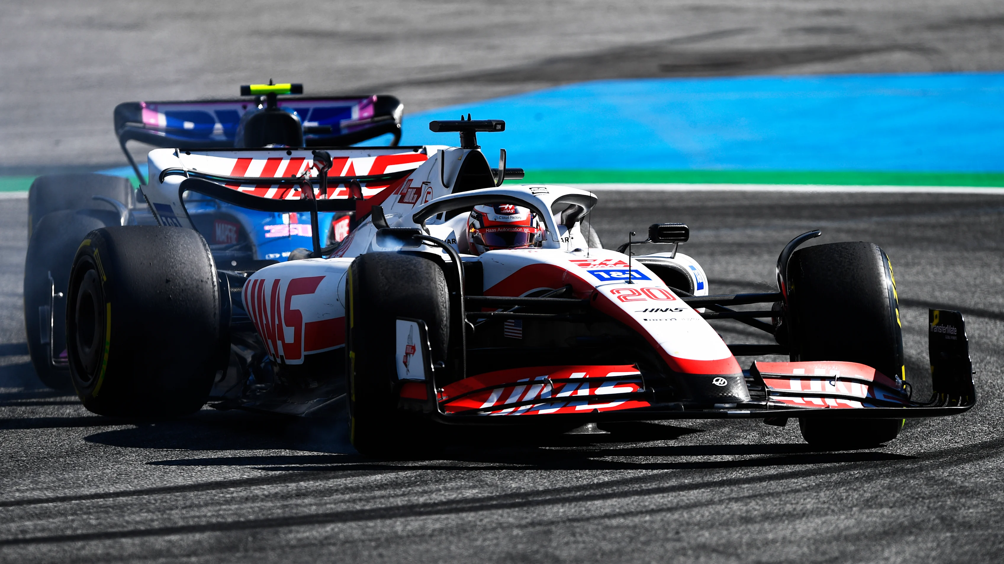SPIELBERG, AUSTRIA - JULY 09: Kevin Magnussen of Denmark driving the (20) Haas F1 VF-22 Ferrari leads Esteban Ocon of France driving the (31) Alpine F1 A522 Renault during the F1 Grand Prix of Austria Sprint at Red Bull Ring on July 09, 2022 in Spielberg, Austria. (Photo by Rudy Carezzevoli - Formula 1/Formula 1 via Getty Images)