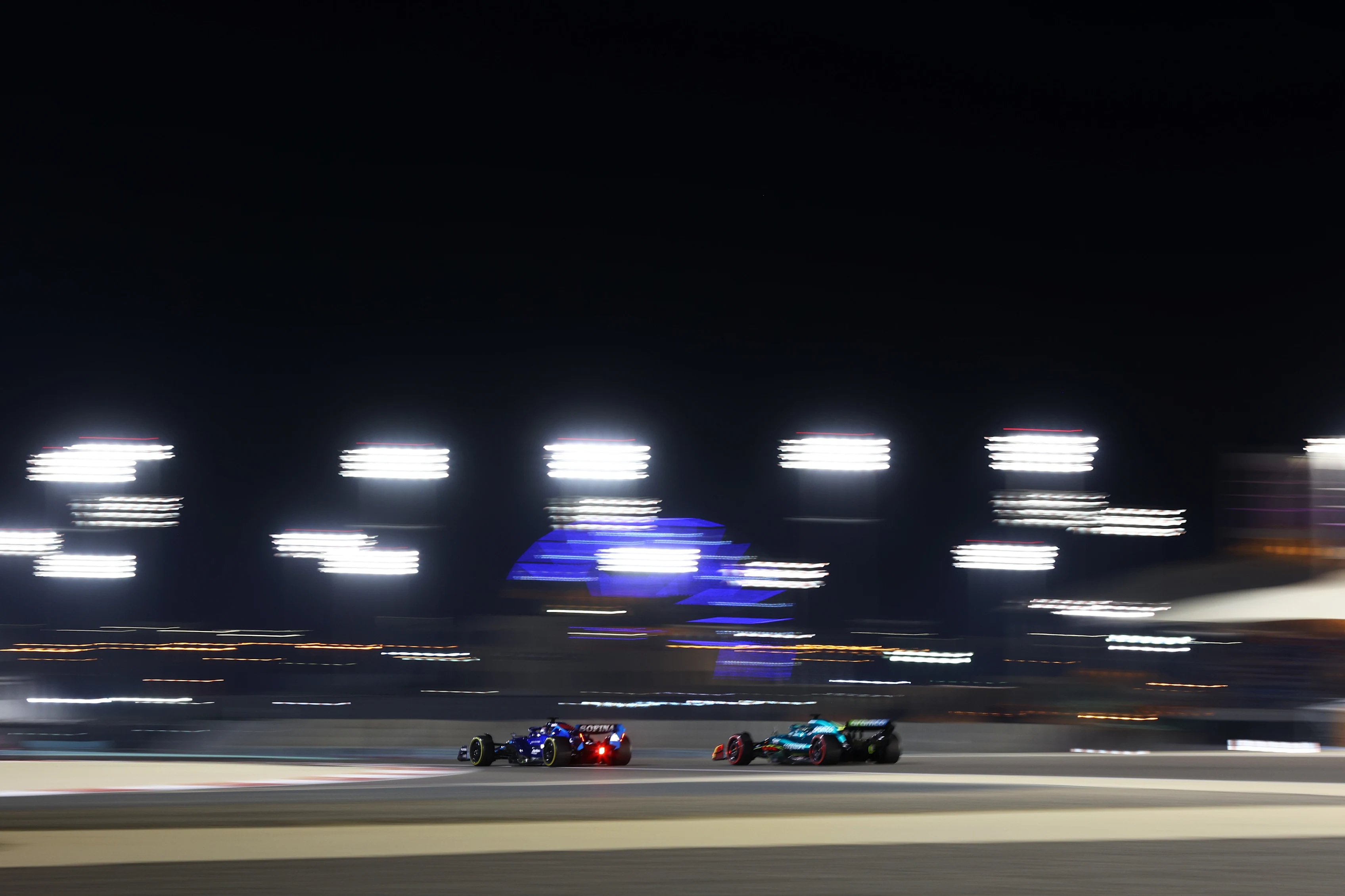 BAHRAIN, BAHRAIN - MARCH 20: Alexander Albon of Thailand driving the (23) Williams FW44 Mercedes