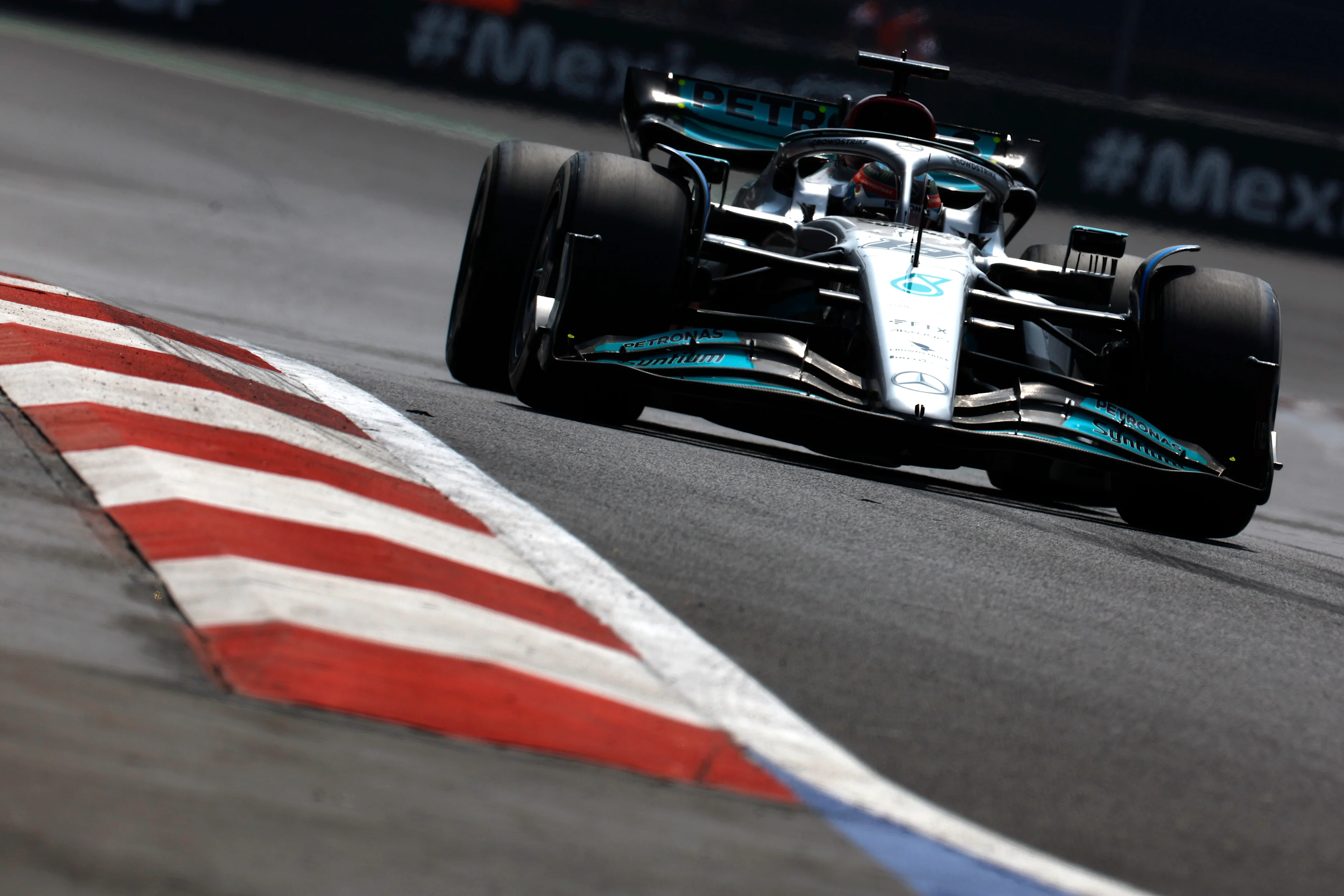MEXICO CITY, MEXICO - OCTOBER 28: Nyck de Vries of Netherlands driving the (19) Mercedes AMG Petronas F1 Team W13 on track during practice ahead of the F1 Grand Prix of Mexico at Autodromo Hermanos Rodriguez on October 28, 2022 in Mexico City, Mexico. (Photo by Chris Graythen/Getty Images)