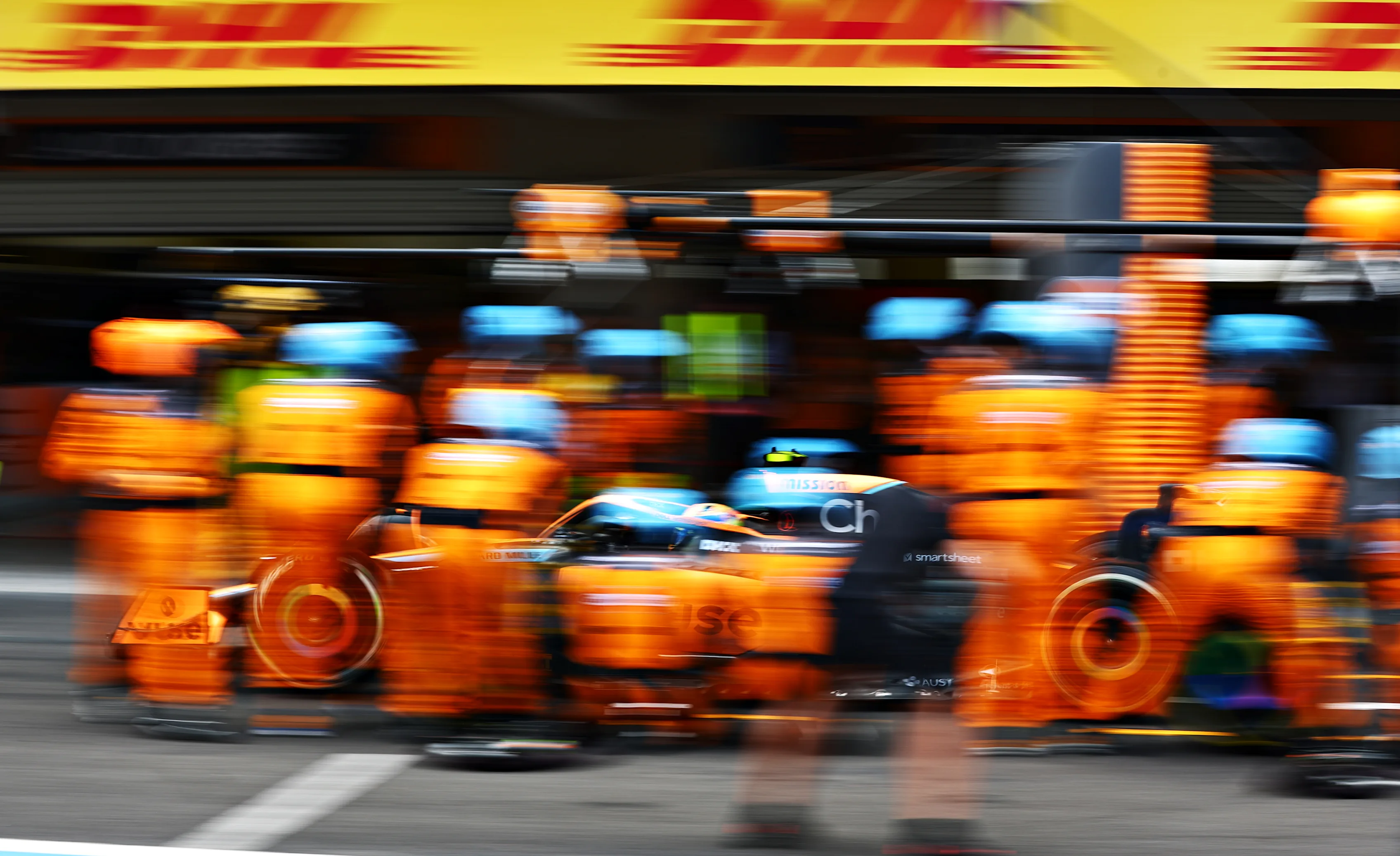MEXICO CITY, MEXICO - OCTOBER 30: Lando Norris of Great Britain driving the (4) McLaren MCL36 Mercedes makes a pitstop during the F1 Grand Prix of Mexico at Autodromo Hermanos Rodriguez on October 30, 2022 in Mexico City, Mexico. (Photo by Mark Thompson/Getty Images )