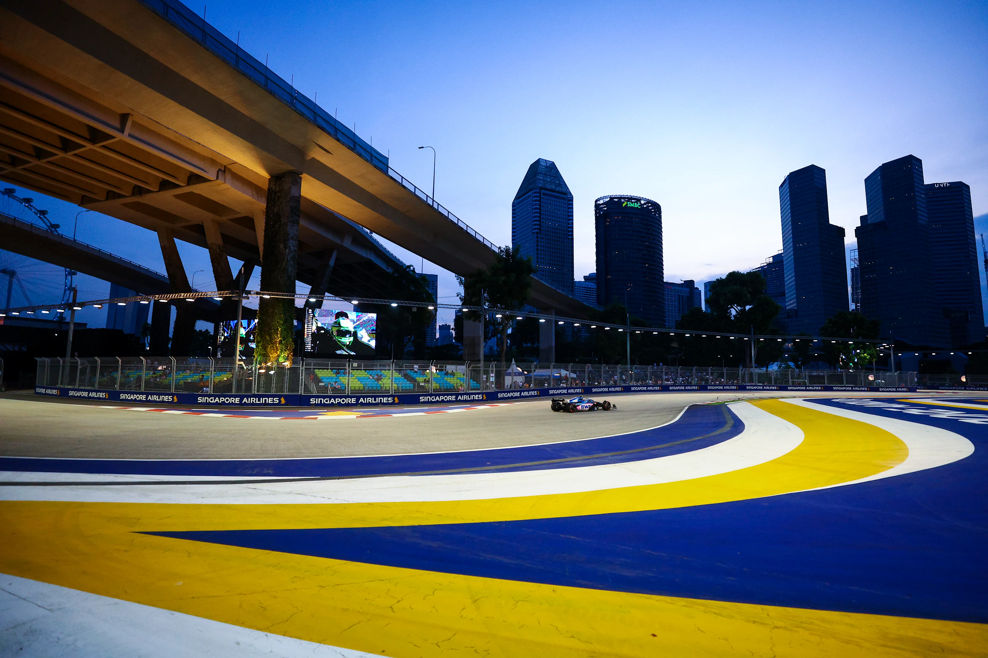 SINGAPORE, SINGAPORE - SEPTEMBER 30: Esteban Ocon of France driving the (31) Alpine F1 A522 Renault on track during practice ahead of the F1 Grand Prix of Singapore at Marina Bay Street Circuit on September 30, 2022 in Singapore, Singapore. (Photo by Clive Rose/Getty Images,)