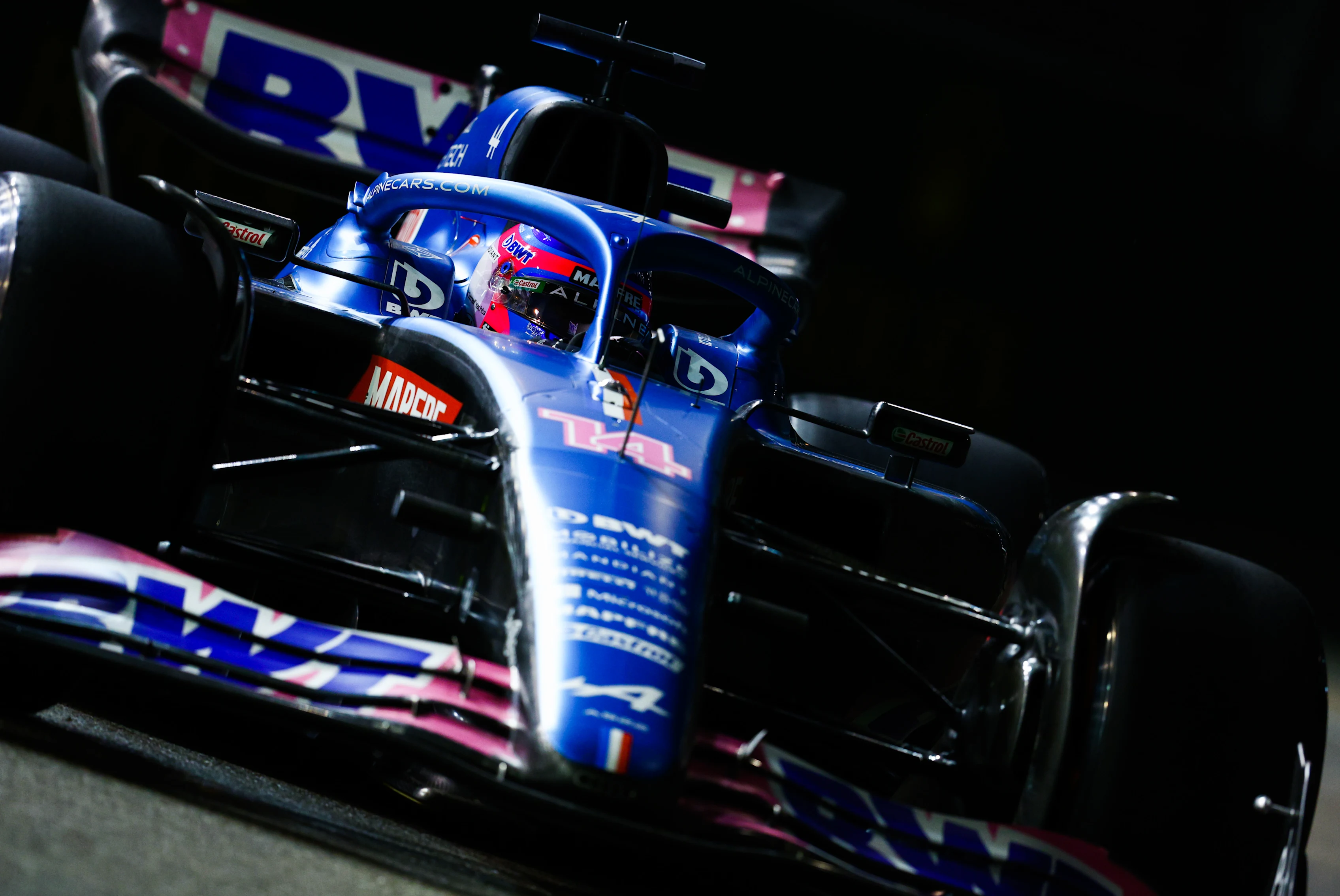 SINGAPORE, SINGAPORE - OCTOBER 01: Fernando Alonso of Spain driving the (14) Alpine F1 A522 Renault on track during qualifying ahead of the F1 Grand Prix of Singapore at Marina Bay Street Circuit on October 01, 2022 in Singapore, Singapore. (Photo by Clive Rose/Getty Images,)