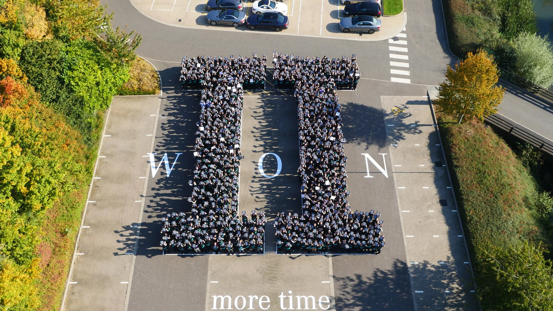 Mercedes celebrate their 2015 constructors' championship triumph at their UK factory in Brackley, October 12, 2015 © Daimler AG