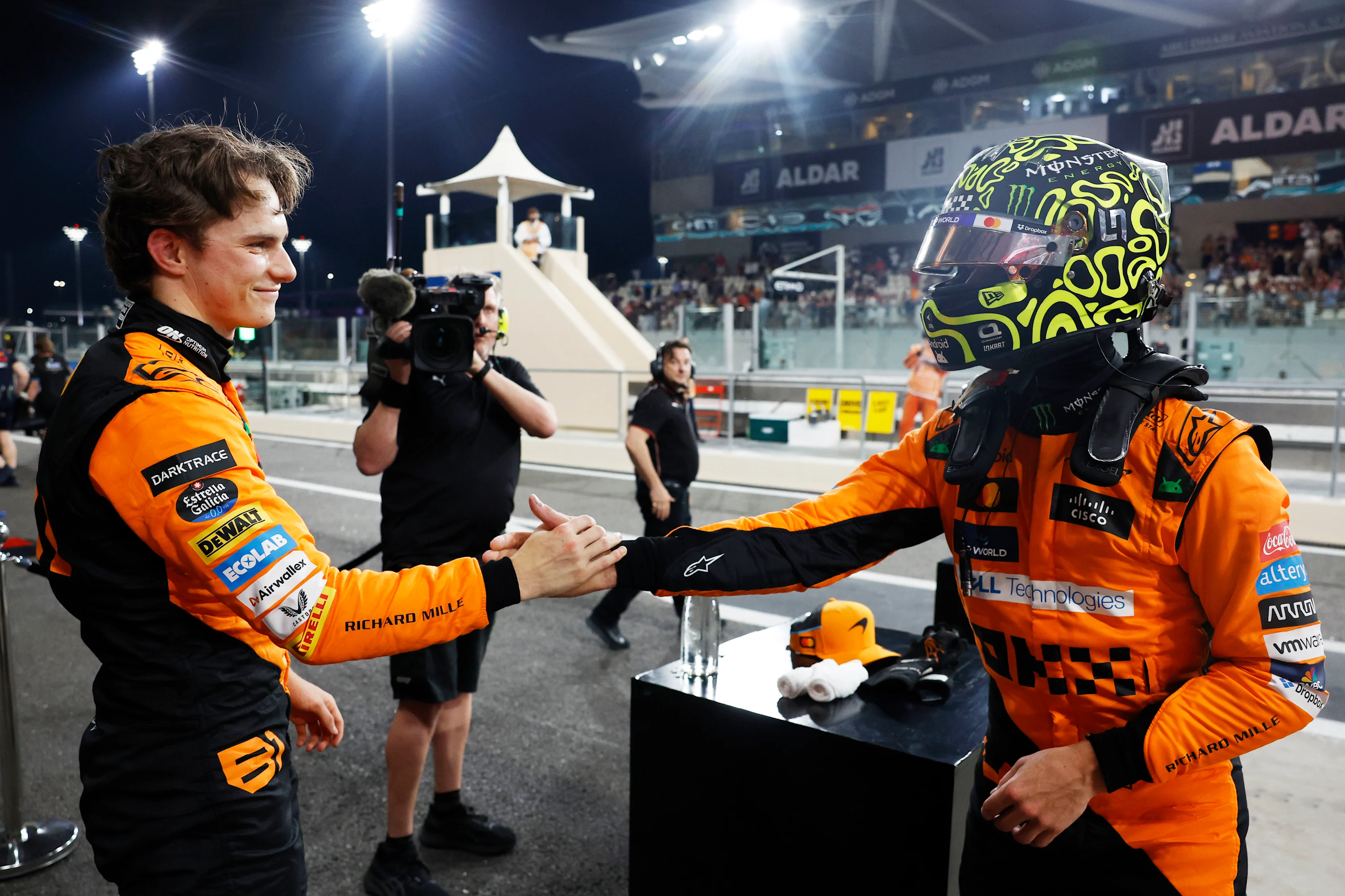 YAS MARINA CIRCUIT, UNITED ARAB EMIRATES - DECEMBER 07: Oscar Piastri, McLaren F1 Team, and pole man Lando Norris, McLaren F1 Team, congratulate each other in Parc Ferme during the Abu Dhabi GP at Yas Marina Circuit on Saturday December 07, 2024 in Abu Dhabi, United Arab Emirates. (Photo by Steven Tee / LAT Images)