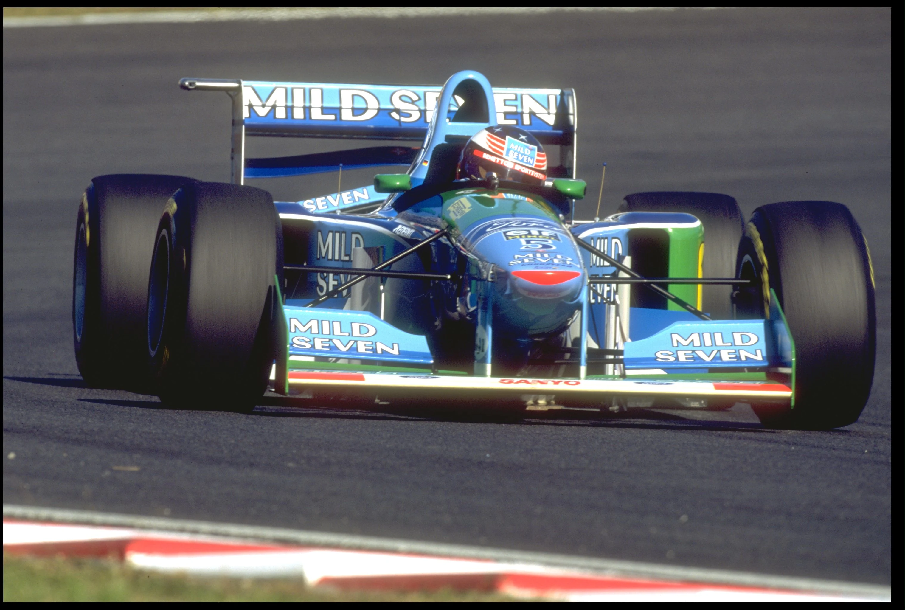 6 NOV 1994: MICHAEL SCHUMACHER OF GERMANY DRIVING HIS BENETTON FORD COSWORTH DURING THE JAPANESE