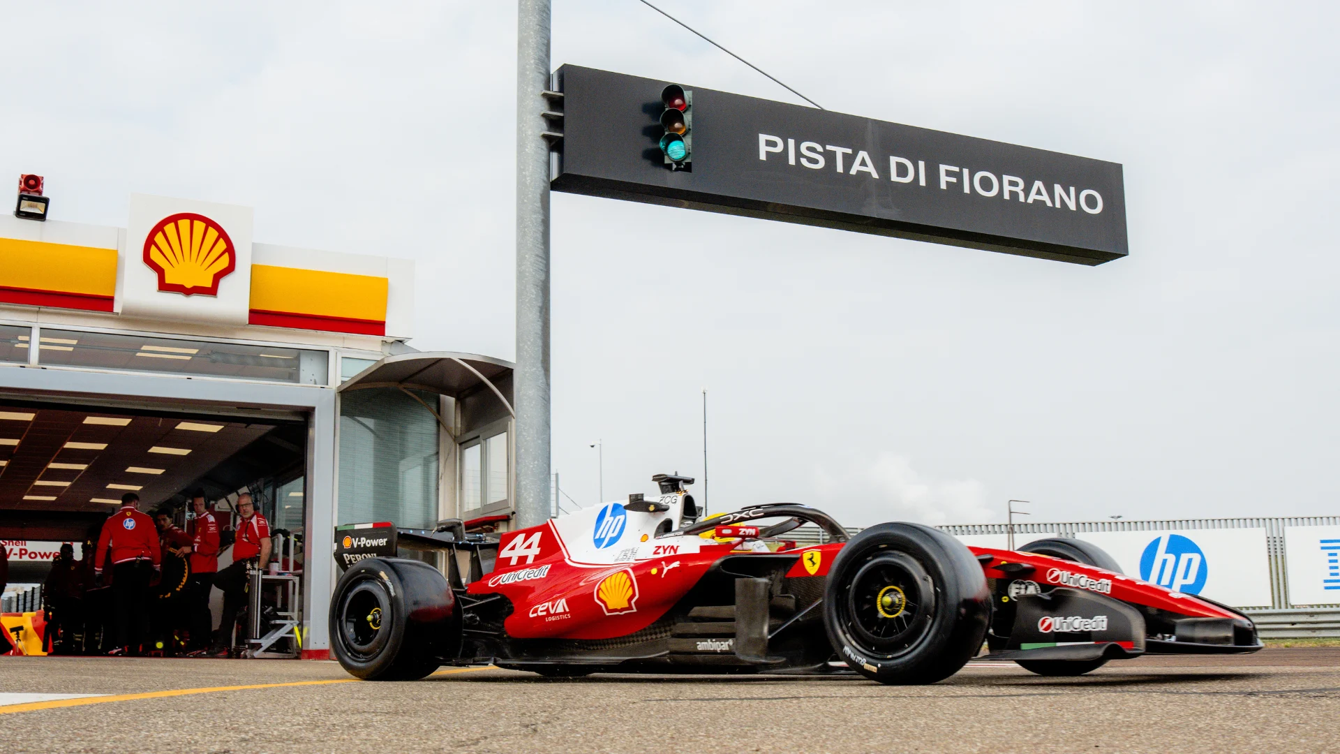 Lewis Hamilton de retour en piste avec Ferrari à Fiorano, la Formule 1 reste active en avril