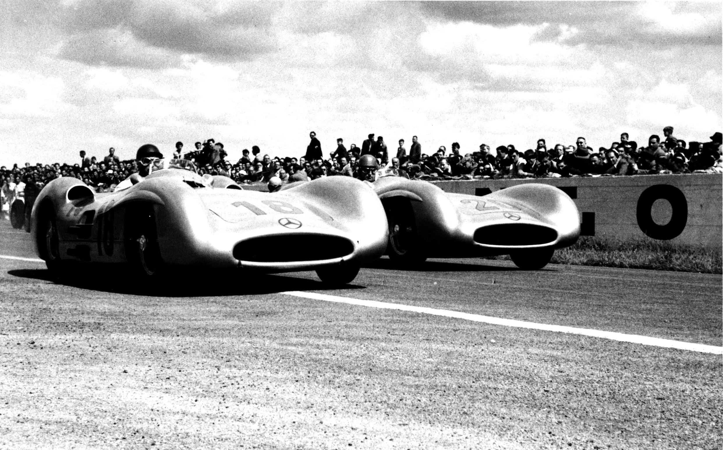 1954 French Grand Prix Reims, 4 July 1954. Juan Manuel Fangio and Karl Kling in the new streamlined
