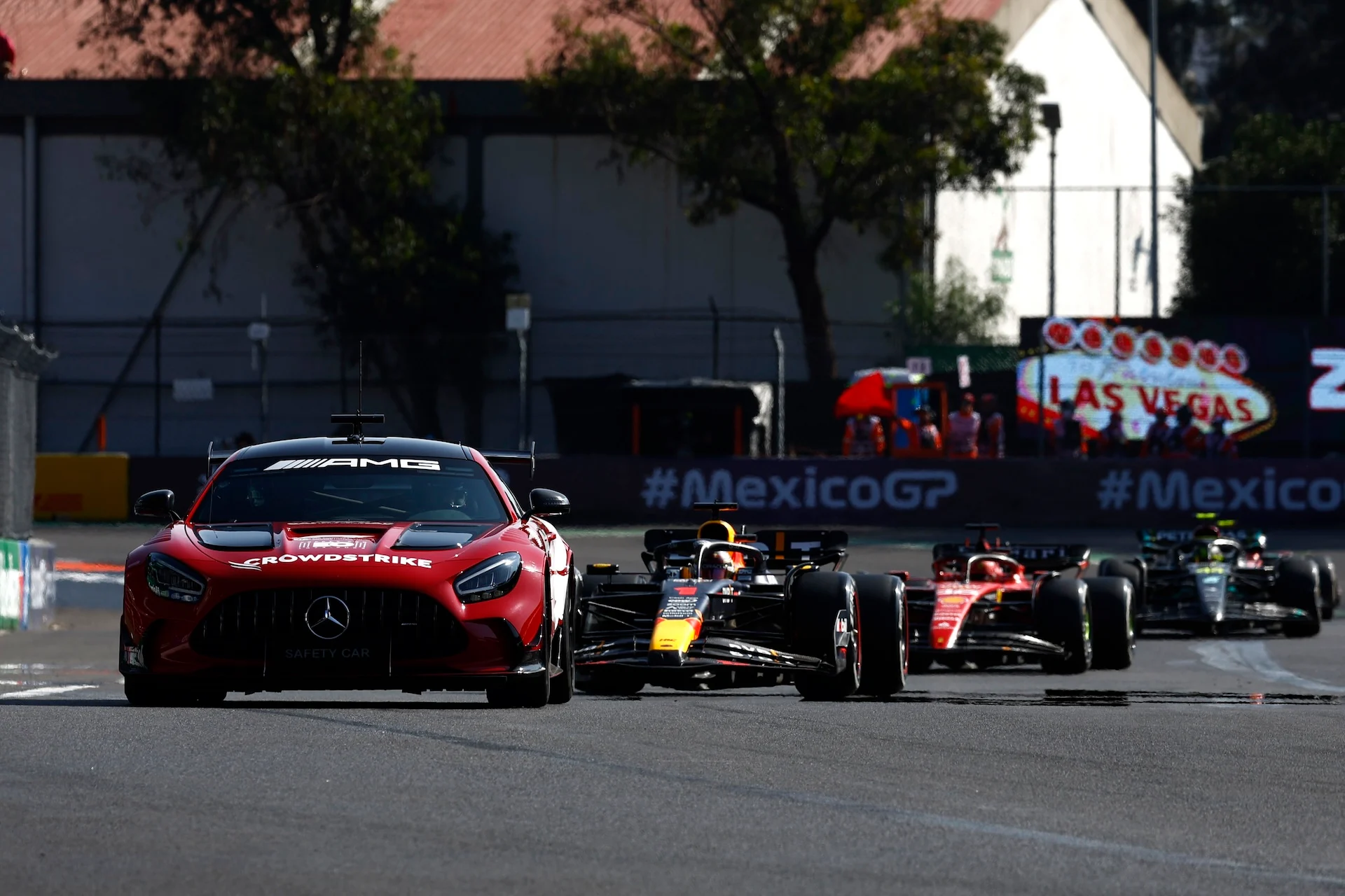 AUTODROMO HERMANOS RODRIGUEZ, MEXICO - OCTOBER 29: The Safety Car leads Max Verstappen, Red Bull