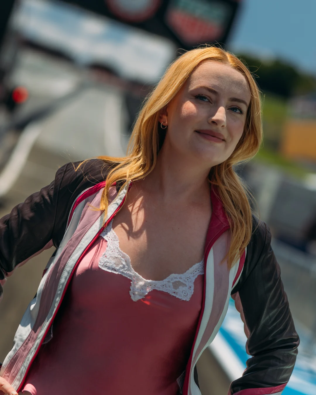 Amelia%20Dimoldenberg%20Passenger%20Princess%20S2.png