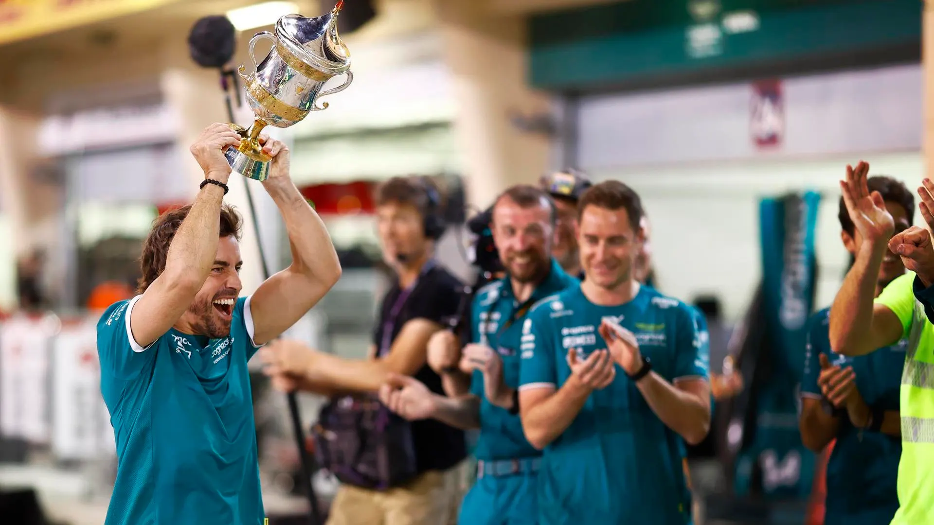 atmosphere, Portrait, Finish, Bahrain International Circuit, GP2301a, F1, GP, Bahrain
Fernando