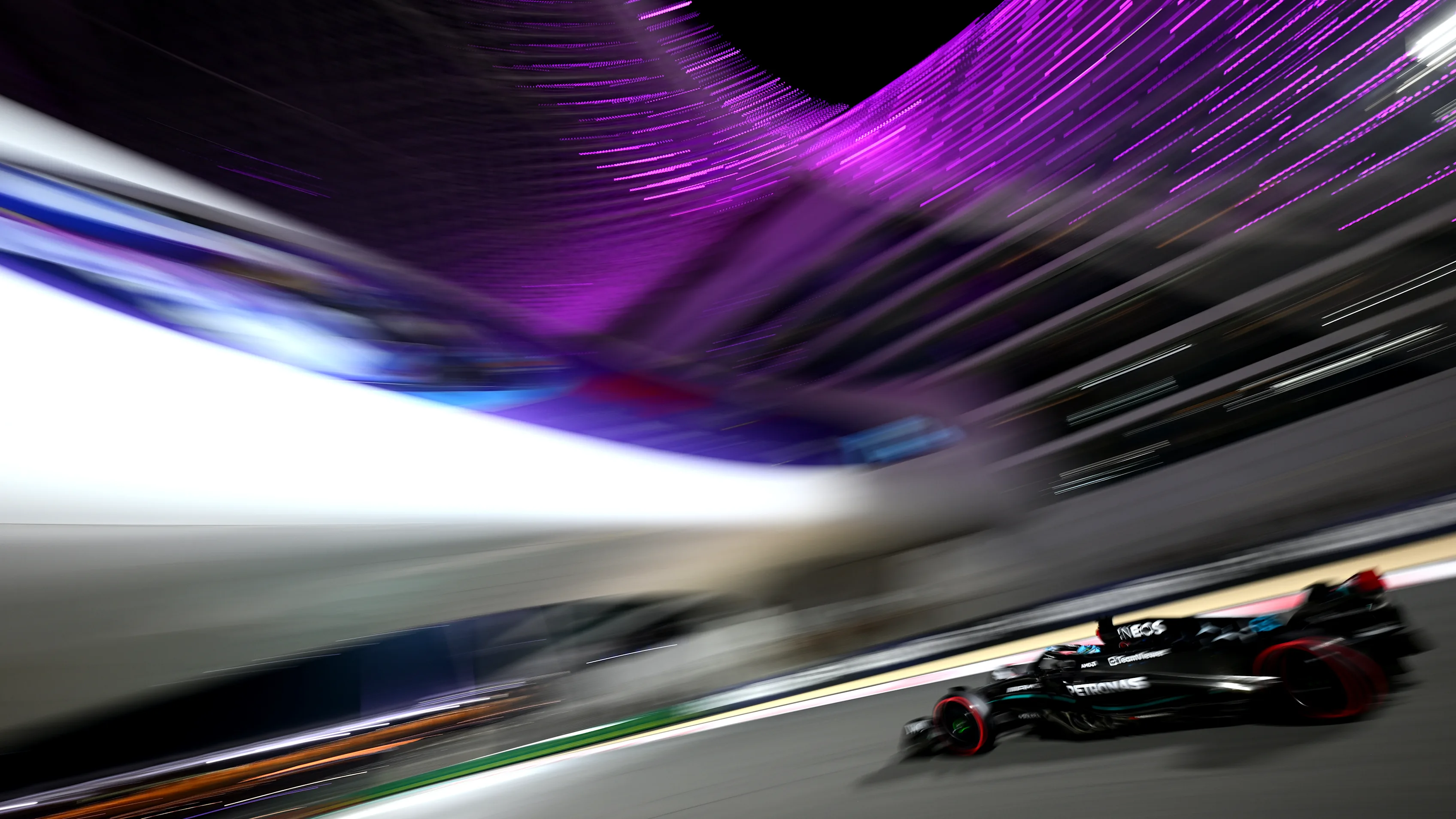 ABU DHABI, UNITED ARAB EMIRATES - NOVEMBER 25: George Russell of Great Britain driving the (63) Mercedes AMG Petronas F1 Team W14 on track during qualifying ahead of the F1 Grand Prix of Abu Dhabi at Yas Marina Circuit on November 25, 2023 in Abu Dhabi, United Arab Emirates. (Photo by Clive Mason - Formula 1/Formula 1 via Getty Images)