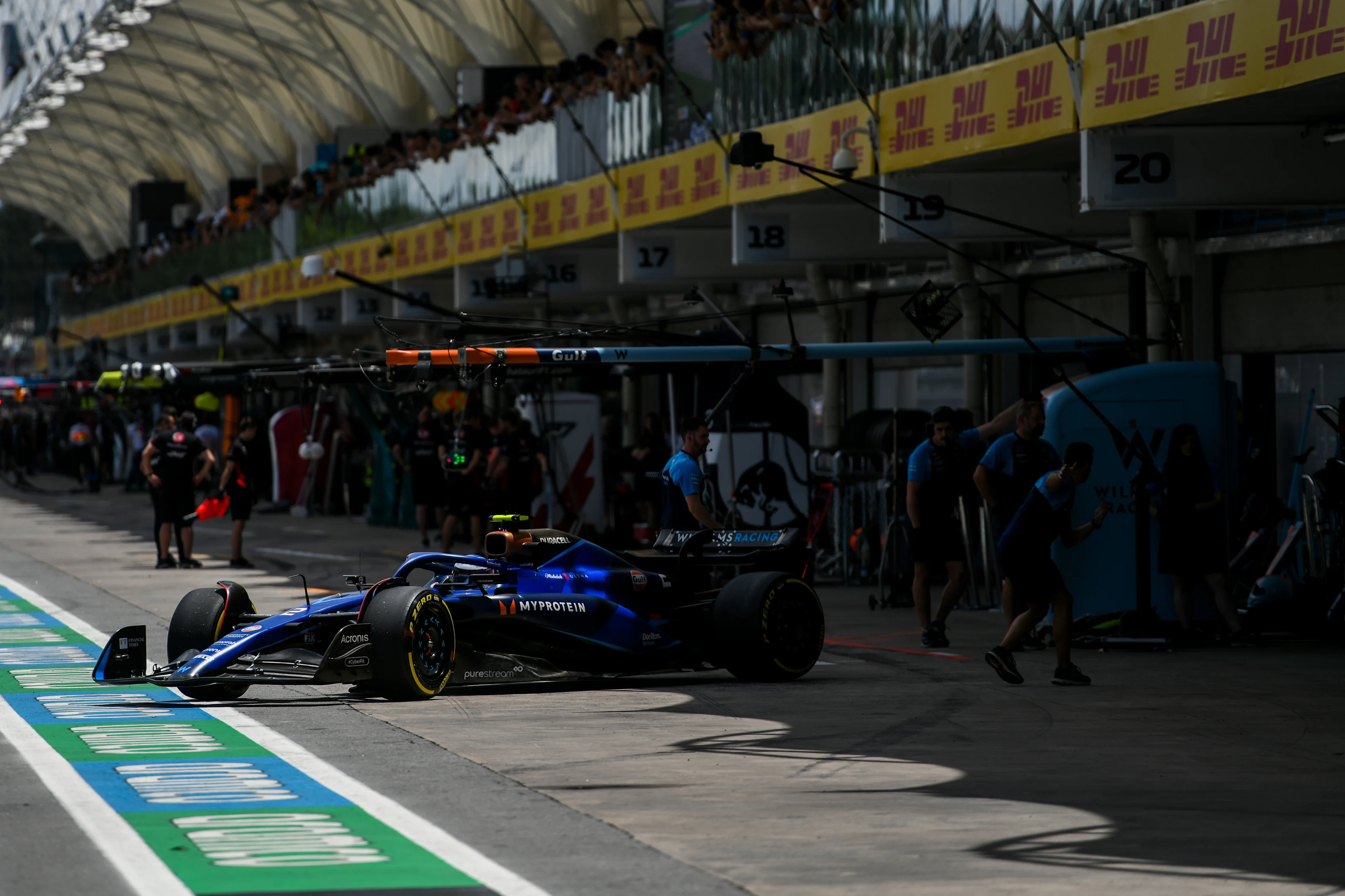 SAO PAULO, BRAZIL - NOVEMBER 04: Logan Sargeant of United States driving the (2) Williams FW45