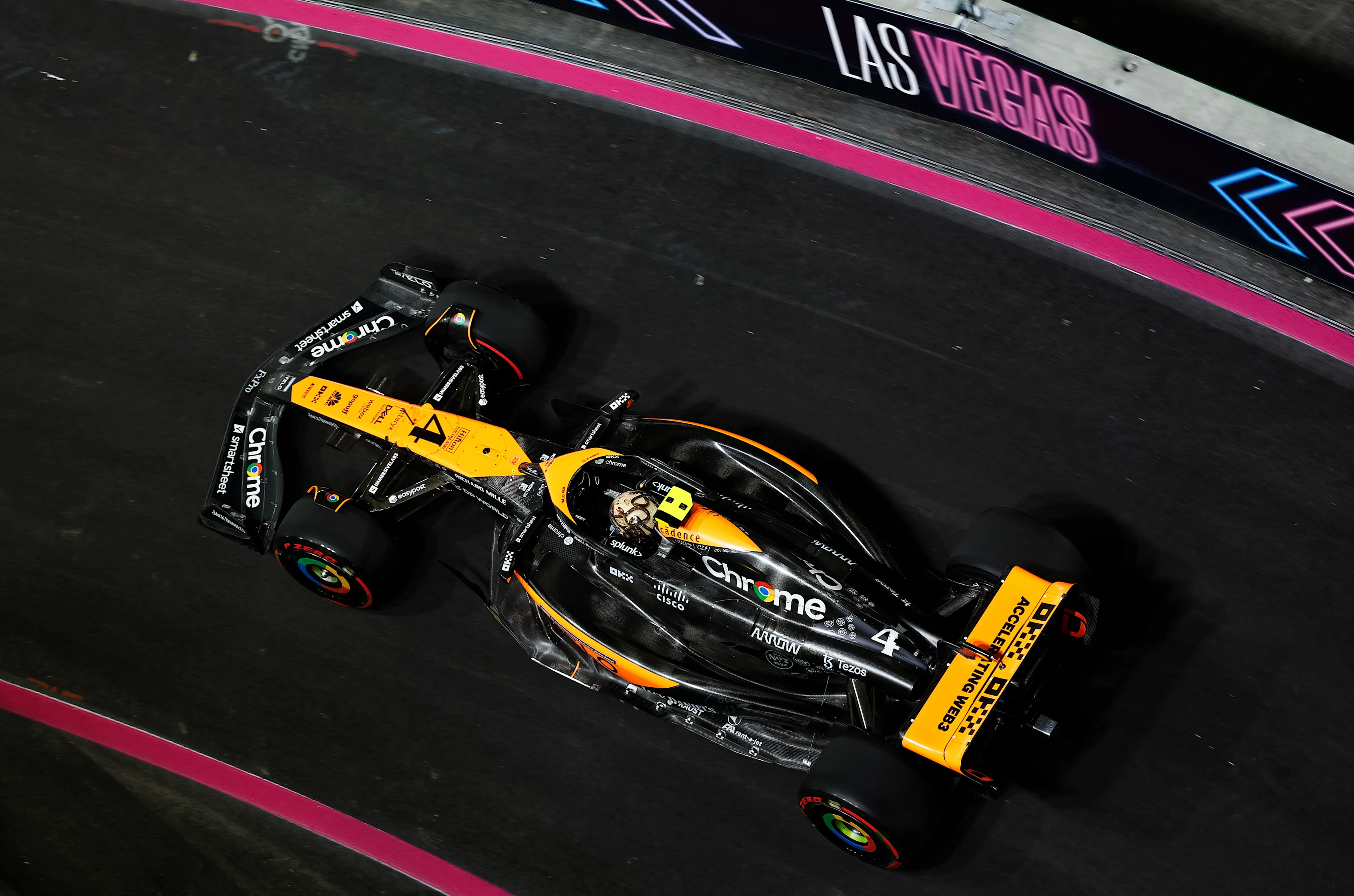 LAS VEGAS, NEVADA - NOVEMBER 17: Lando Norris of Great Britain driving the (4) McLaren MCL60