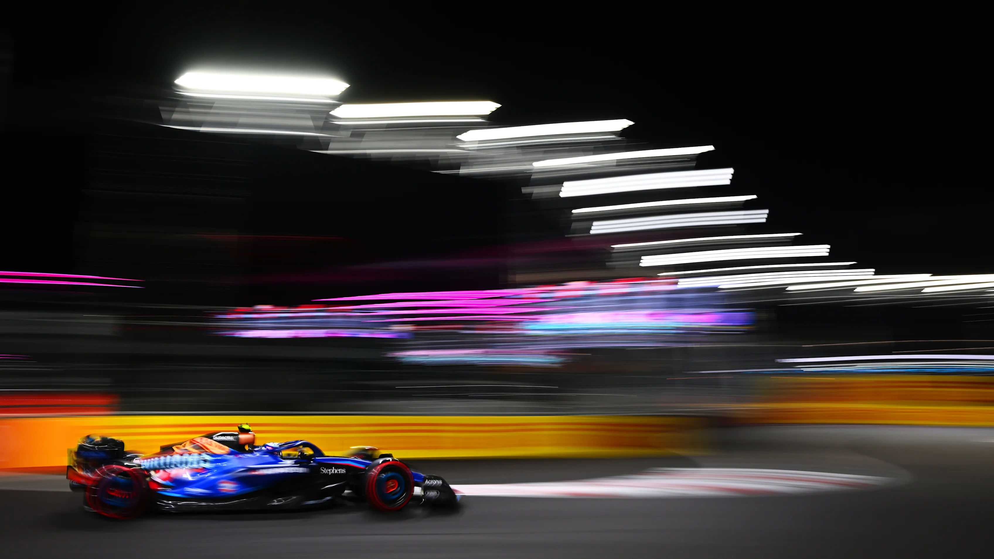 LAS VEGAS, NEVADA - NOVEMBER 18: Logan Sargeant of United States driving the (2) Williams FW45