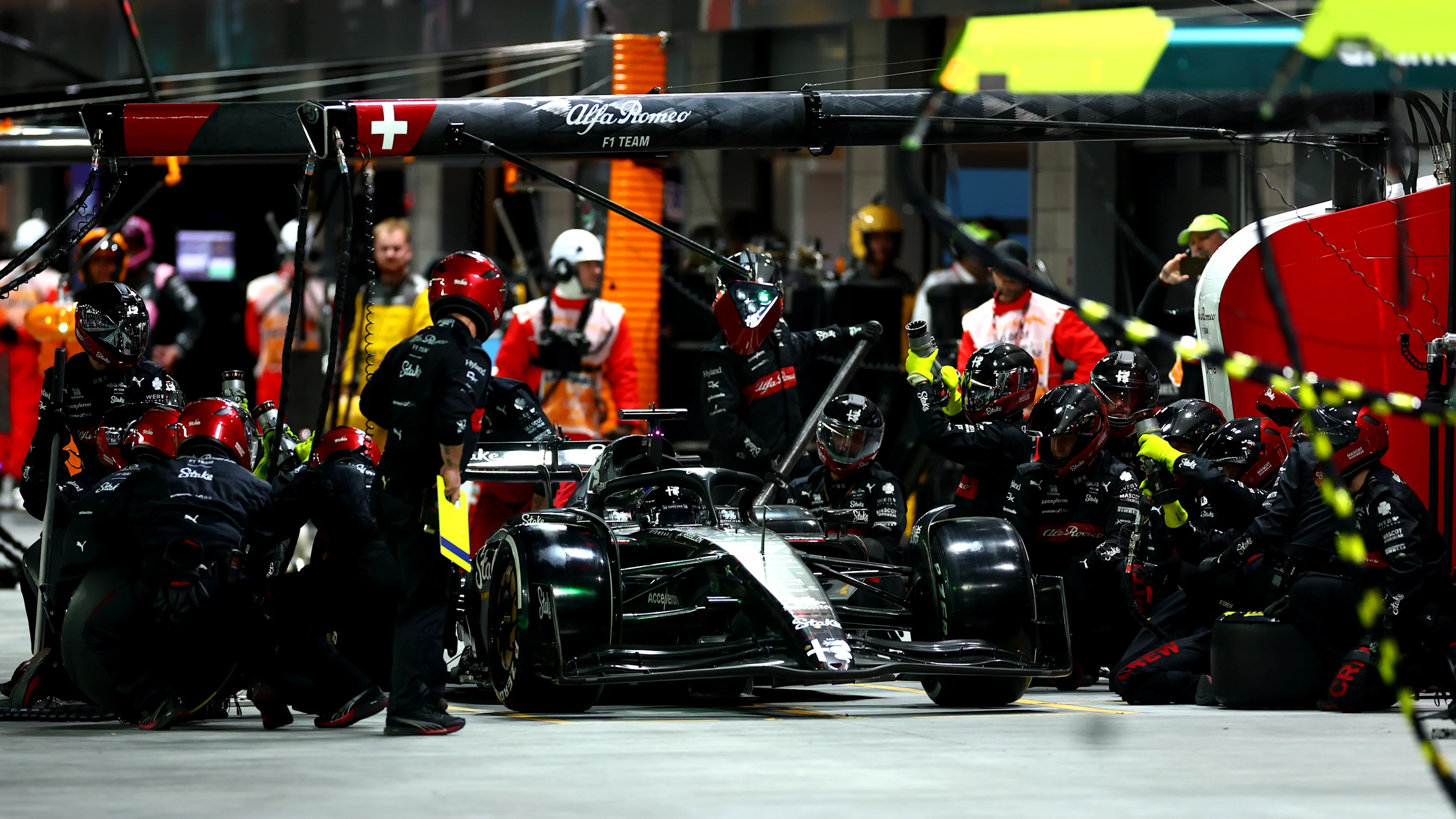 SAO PAULO, BRAZIL - NOVEMBER 04: 14th placed qualifier Valtteri Bottas of Finland and Alfa Romeo F1