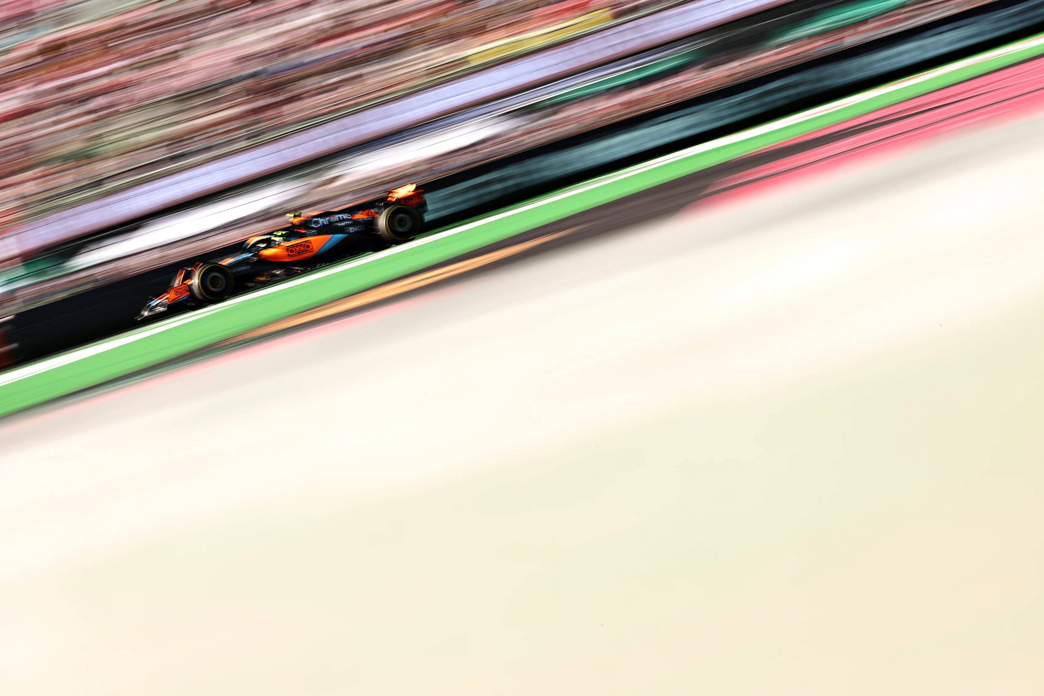 MEXICO CITY, MEXICO - OCTOBER 29: Lando Norris of Great Britain driving the (4) McLaren MCL60