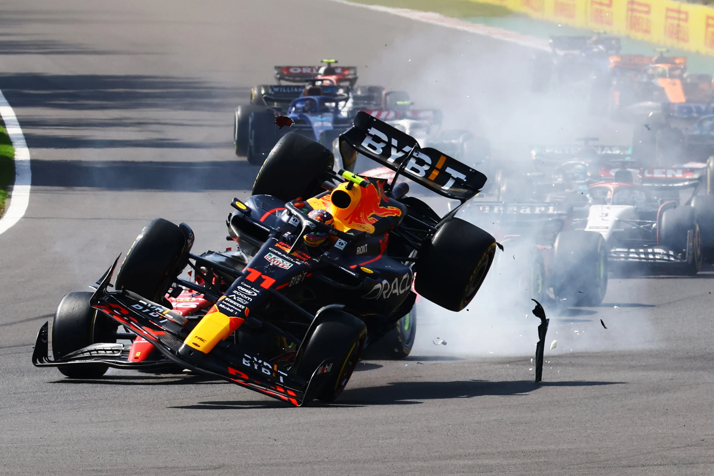 MEXICO CITY, MEXICO - OCTOBER 29: Sergio Perez of Mexico driving the (11) Oracle Red Bull Racing