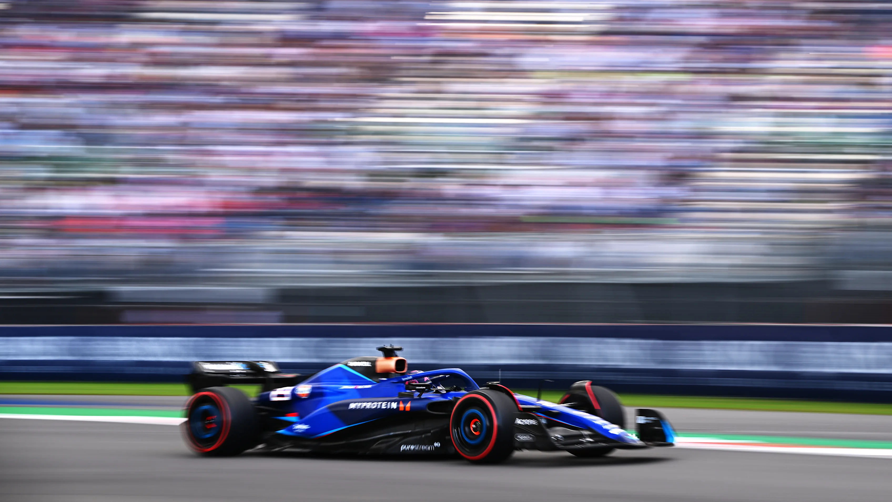 MEXICO CITY, MEXICO - OCTOBER 27: Alexander Albon of Thailand driving the (23) Williams FW45