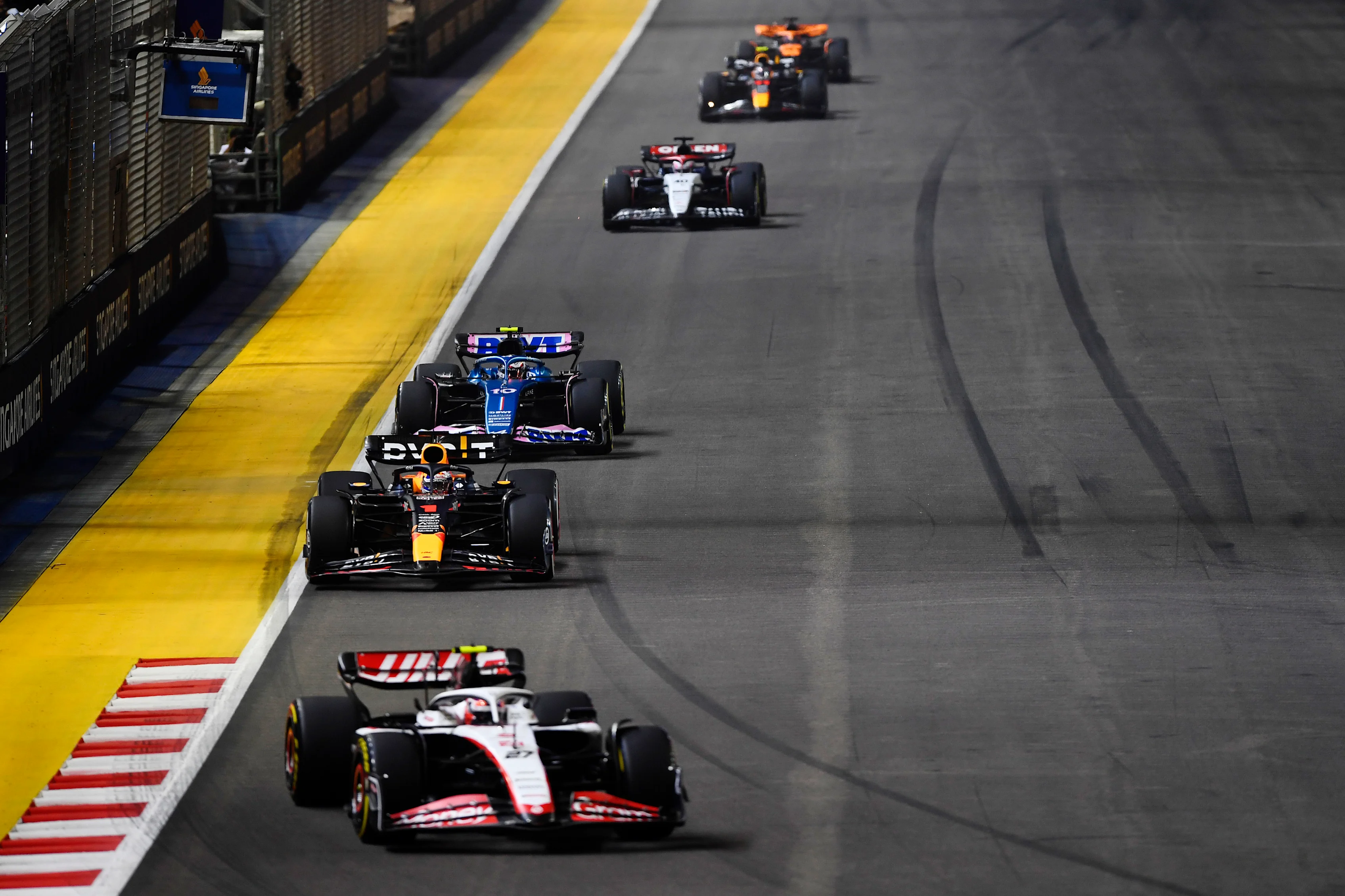 SINGAPORE, SINGAPORE - SEPTEMBER 17: Max Verstappen of the Netherlands driving the (1) Oracle Red