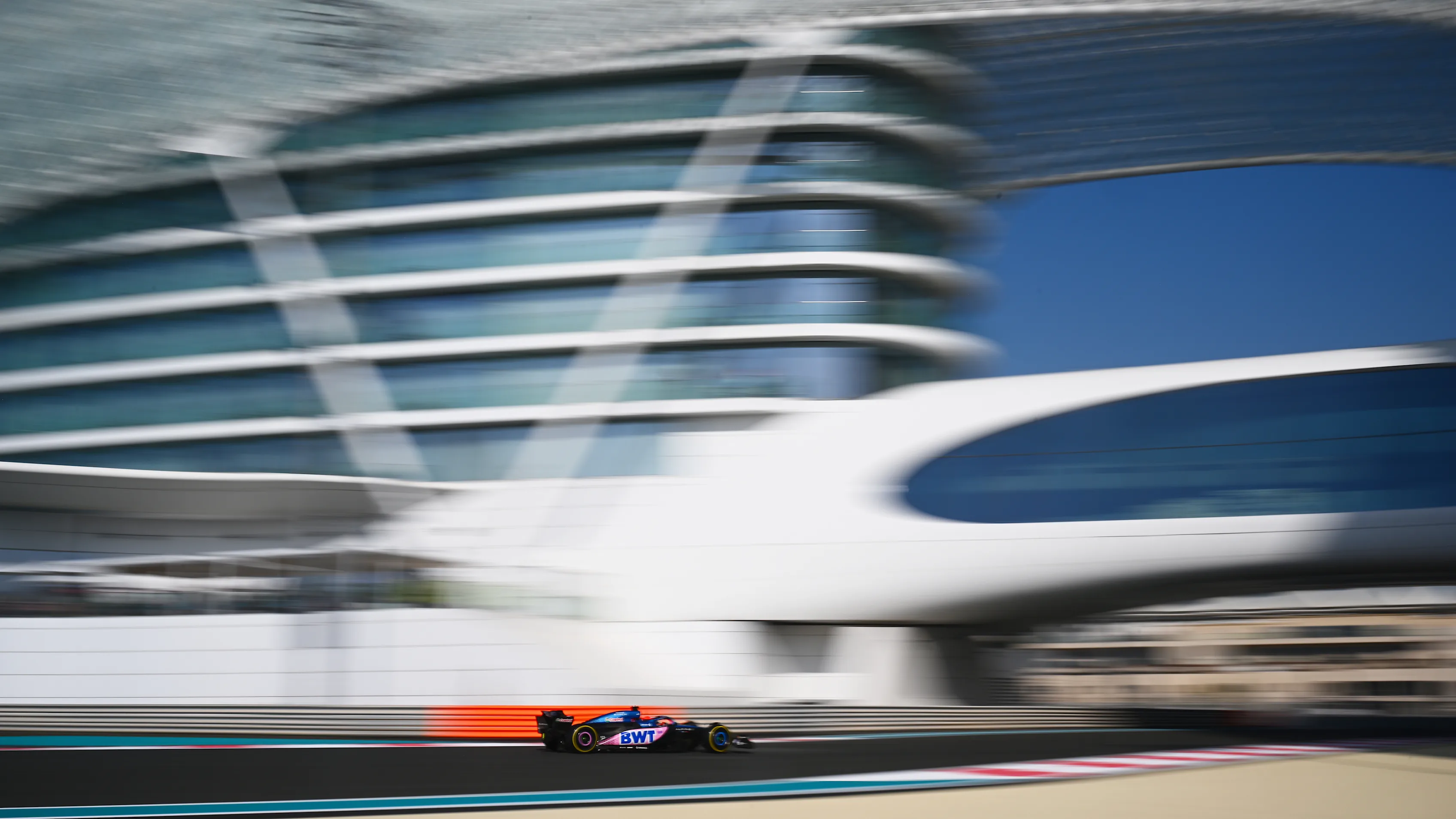 ABU DHABI, UNITED ARAB EMIRATES - NOVEMBER 28: Esteban Ocon of France driving the (31) Alpine F1
