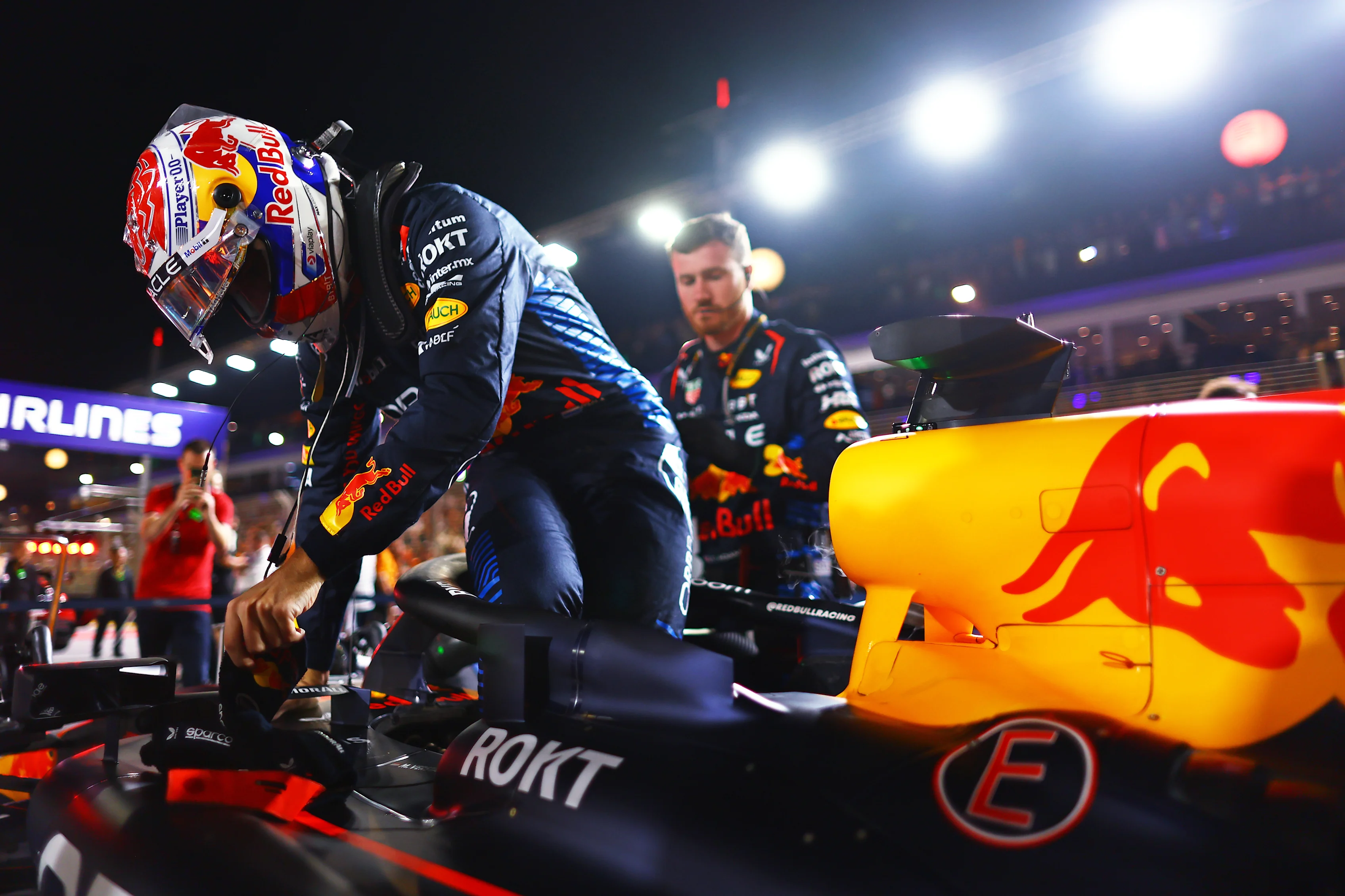 SINGAPORE, SINGAPORE - SEPTEMBER 22: Max Verstappen of the Netherlands and Oracle Red Bull Racing on the grid prior to the F1 Grand Prix of Singapore at Marina Bay Street Circuit on September 22, 2024. (Photo by Mark Thompson/Getty Images)
