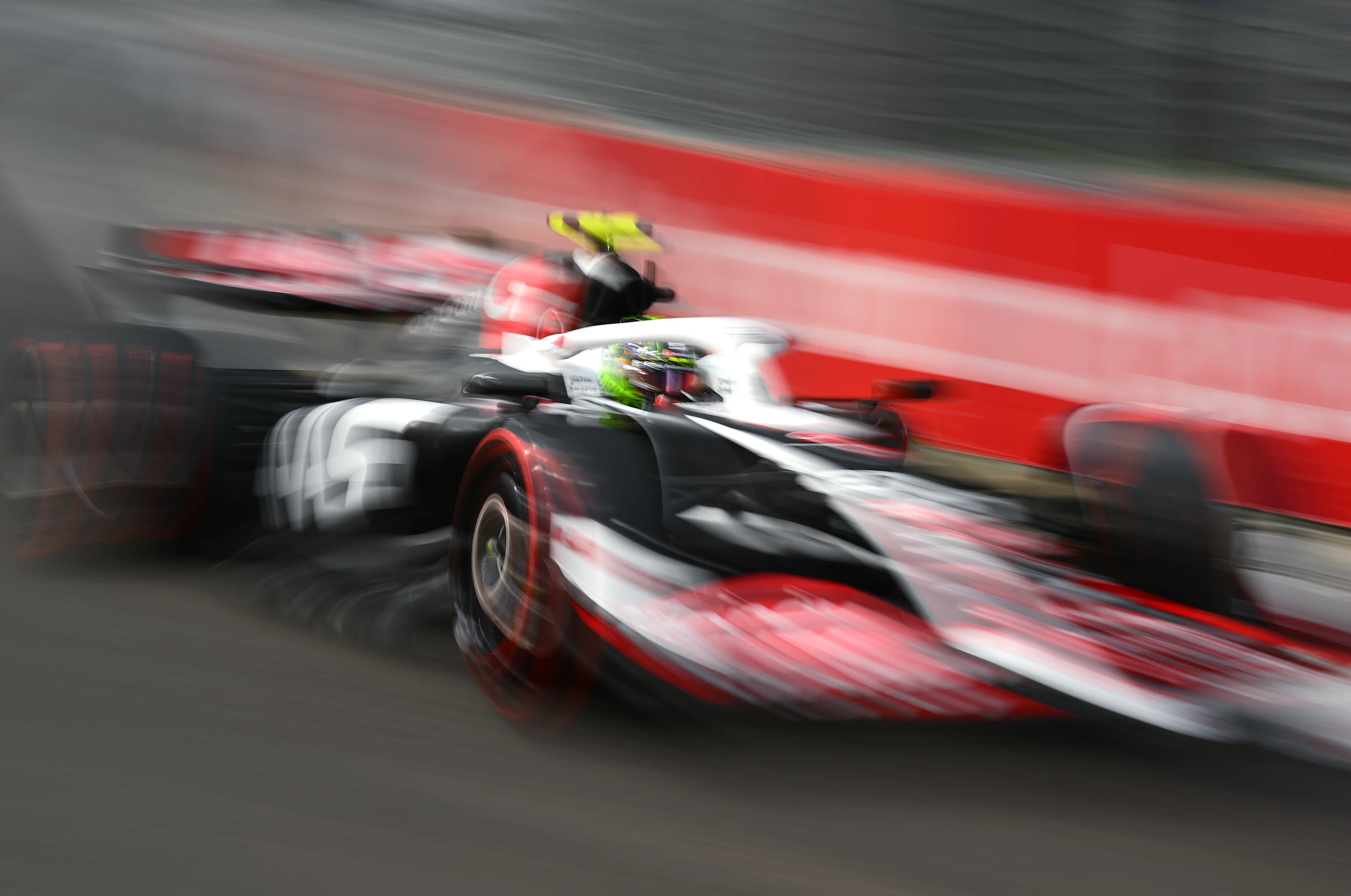 SINGAPORE, SINGAPORE - SEPTEMBER 20: Nico Hulkenberg of Germany driving the (27) Haas F1 VF-24 Ferrari on track during practice ahead of the F1 Grand Prix of Singapore at Marina Bay Street Circuit on September 20, 2024 in Singapore, Singapore. (Photo by Clive Mason/Getty Images)