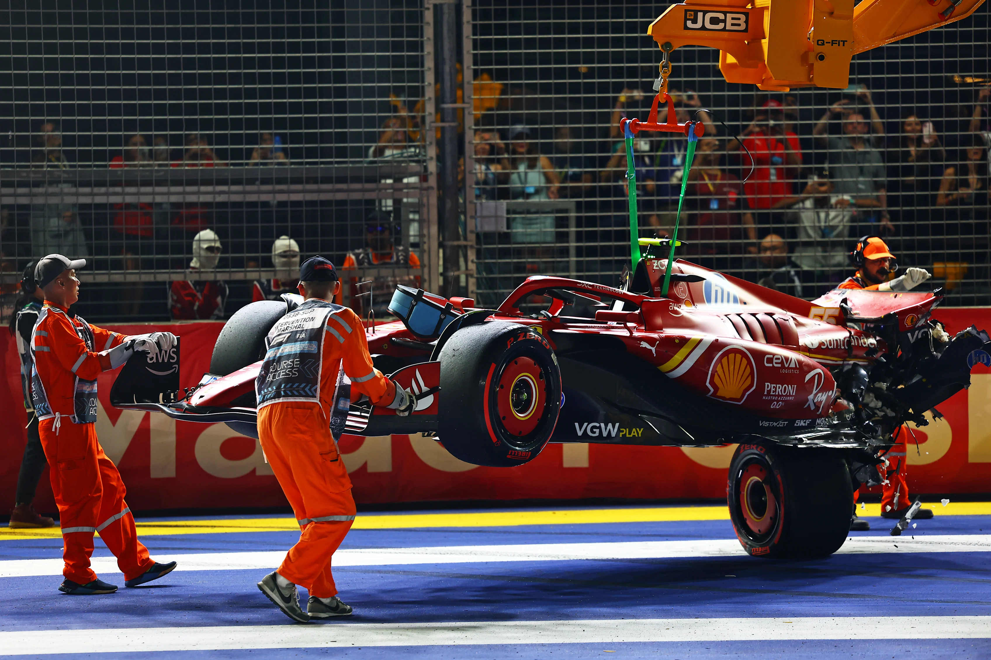 SINGAPORE, SINGAPORE - SEPTEMBER 21: The car of Carlos Sainz of Spain and Ferrari is recovered from the track after crashing during qualifying ahead of the F1 Grand Prix of Singapore at Marina Bay Street Circuit. (Photo by Mark Thompson/Getty Images)