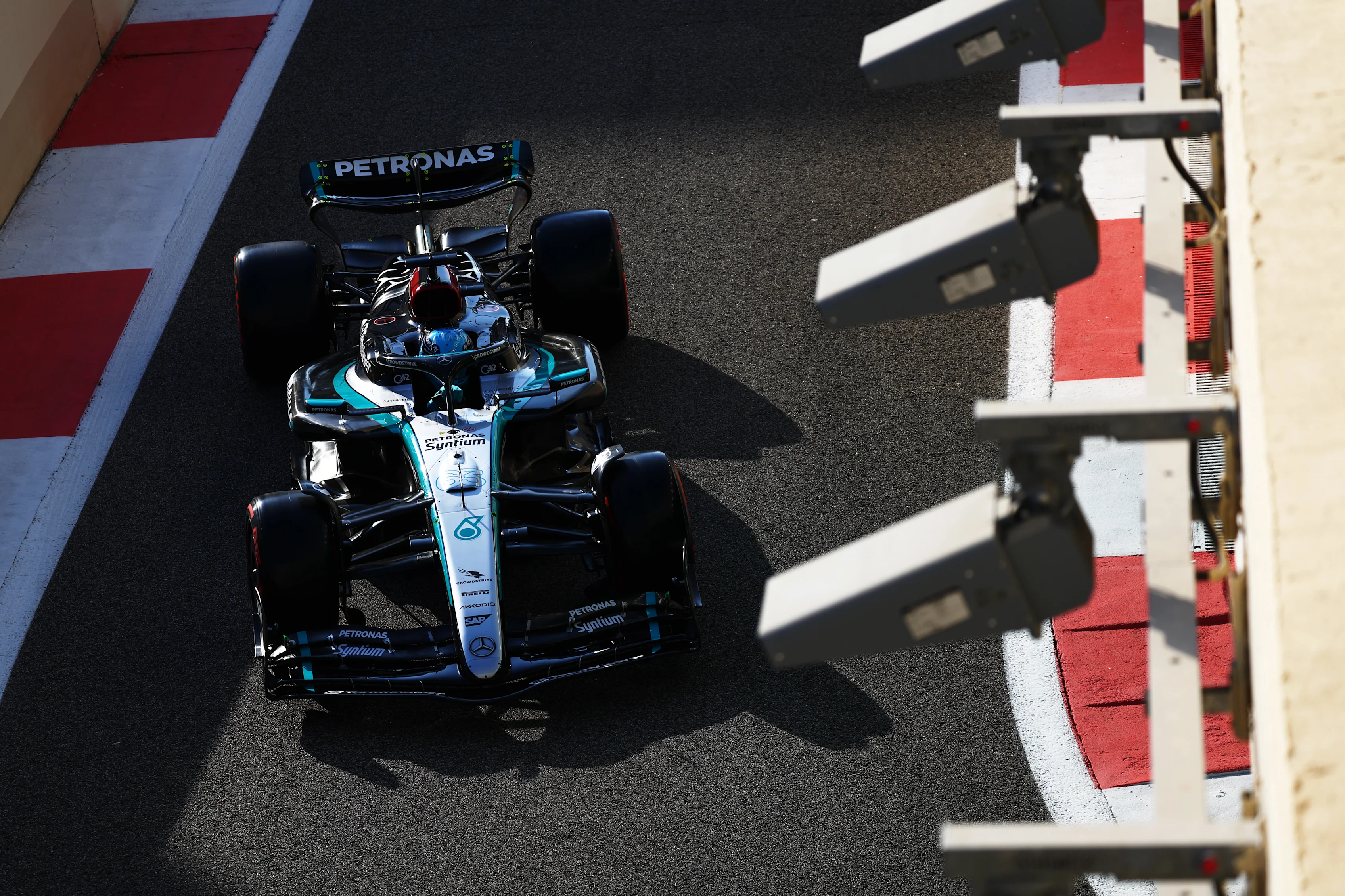 ABU DHABI, UNITED ARAB EMIRATES - DECEMBER 07: George Russell of Great Britain driving the (63) Mercedes AMG Petronas F1 Team W15 during final practice ahead of the F1 Grand Prix of Abu Dhabi at Yas Marina Circuit on December 07, 2024 in Abu Dhabi, United Arab Emirates. (Photo by Mark Thompson/Getty Images)