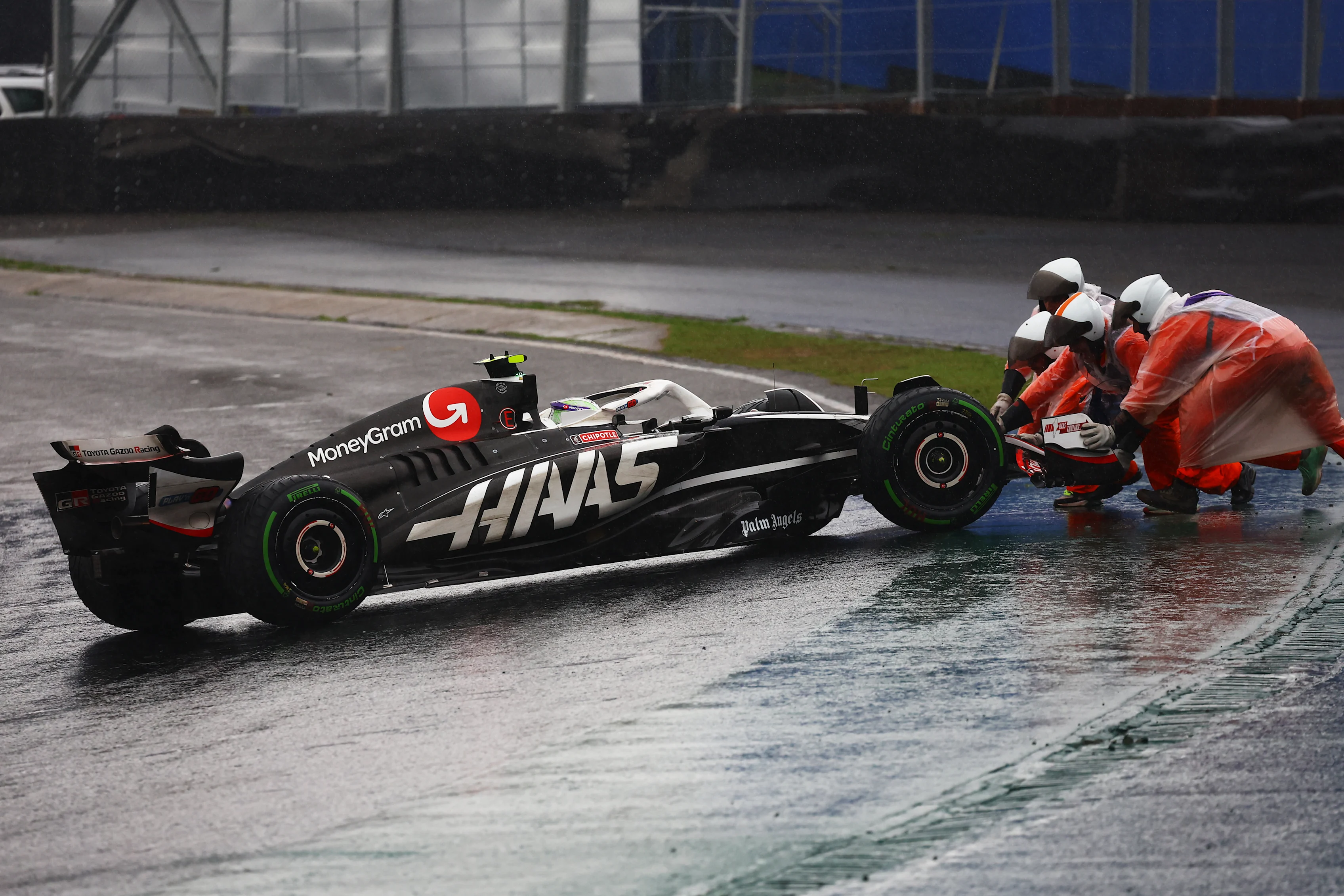 SAO PAULO, BRAZIL - NOVEMBER 03: Nico Hulkenberg of Germany driving the (27) Haas F1 VF-24 Ferrari spins off the track during the F1 Grand Prix of Brazil at Autodromo Jose Carlos Pace on November 03, 2024 in Sao Paulo, Brazil. (Photo by Mark Thompson/Getty Images)