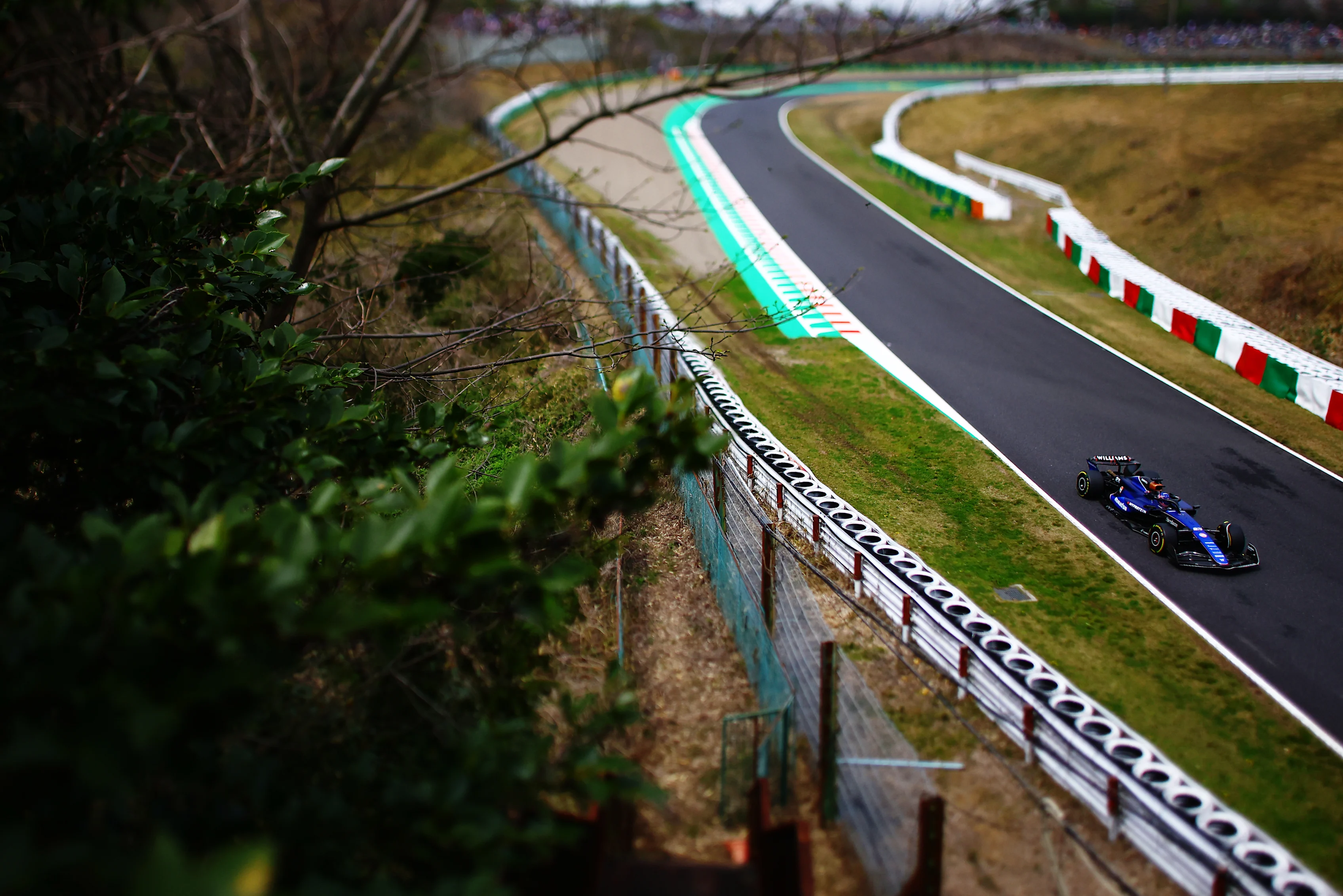 SUZUKA, JAPAN - APRIL 06: Alexander Albon of Thailand driving the (23) Williams FW46 Mercedes on track during final practice ahead of the F1 Grand Prix of Japan at Suzuka International Racing Course on April 06, 2024 in Suzuka, Japan. (Photo by Mark Thompson/Getty Images)