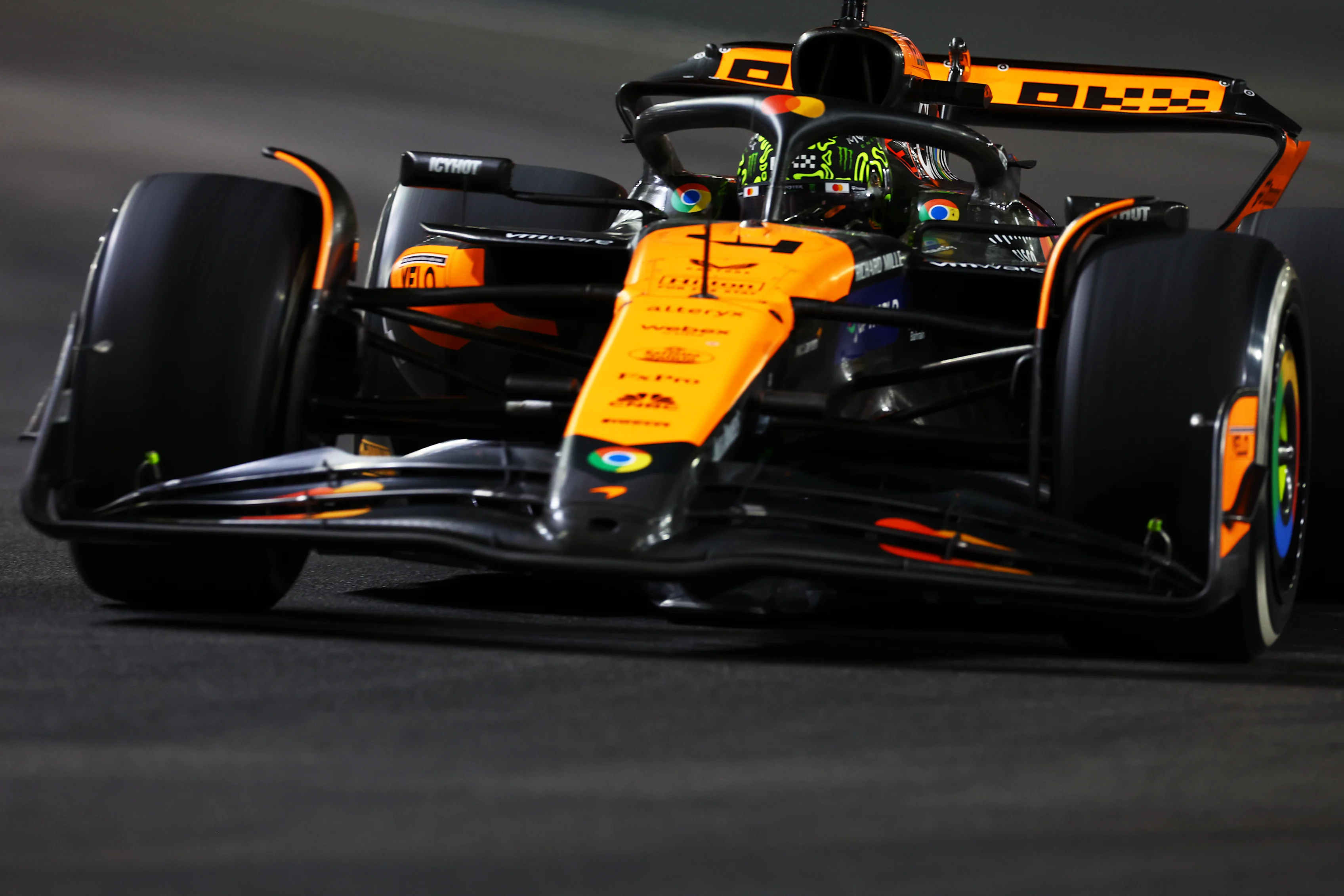 LAS VEGAS, NEVADA - NOVEMBER 23: Lando Norris of Great Britain driving the (4) McLaren MCL38 Mercedes on track during the F1 Grand Prix of Las Vegas at Las Vegas Strip Circuit on November 23, 2024 in Las Vegas, Nevada. (Photo by Mark Thompson/Getty Images)
