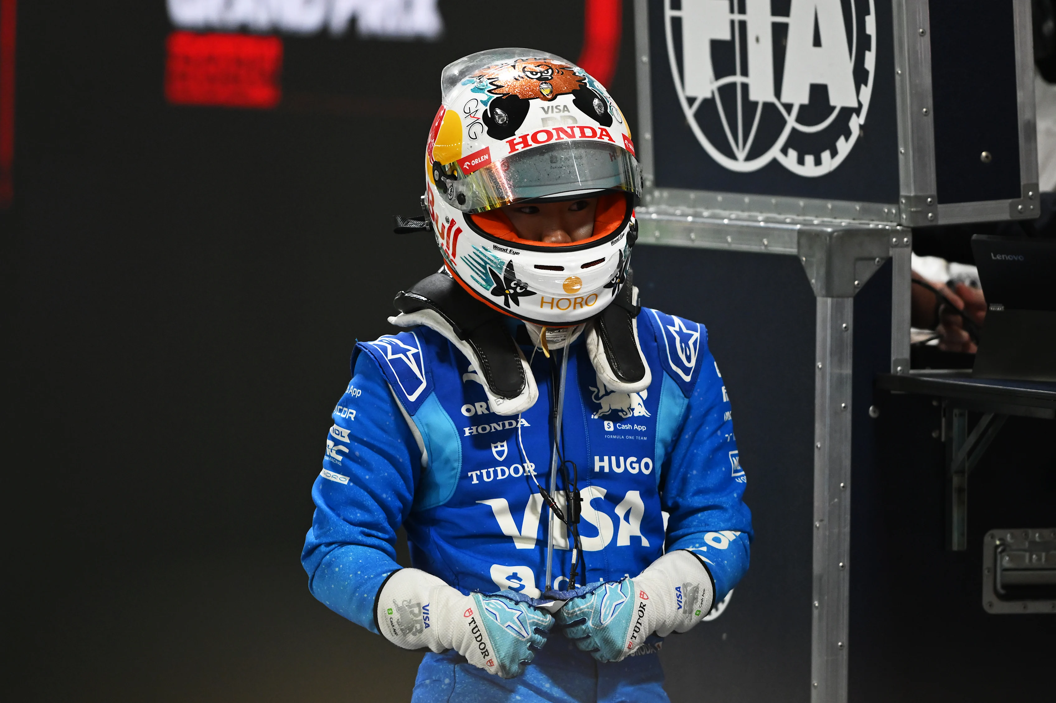 LAS VEGAS, NEVADA - NOVEMBER 23: 9th placed finisher Yuki Tsunoda of Japan and Visa Cash App RB