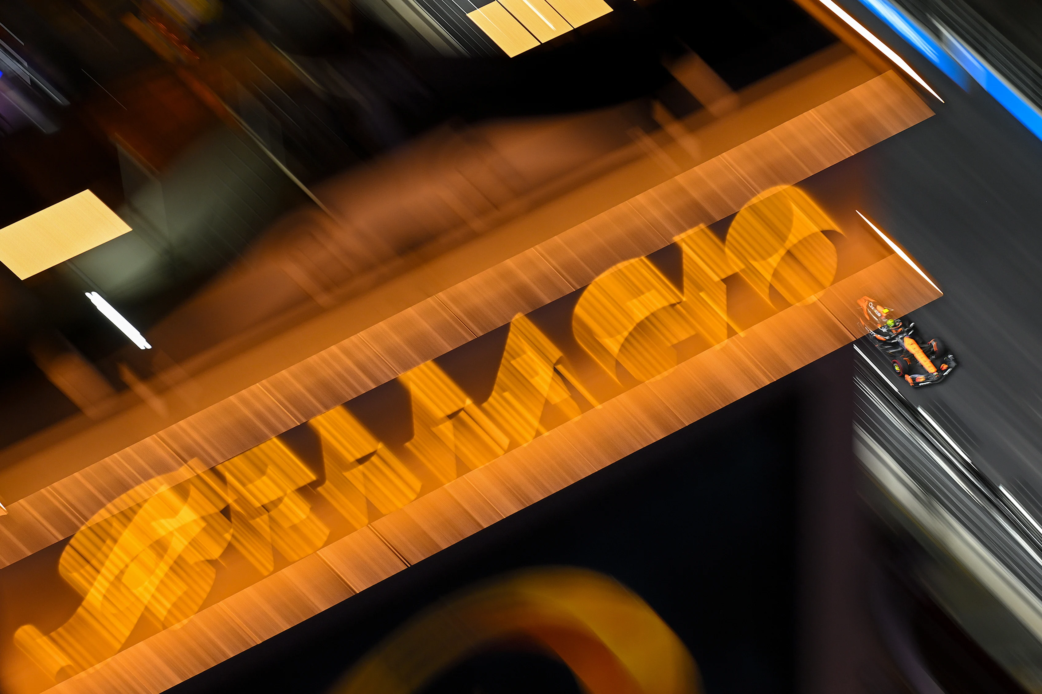 LAS VEGAS, NEVADA - NOVEMBER 21: Lando Norris of Great Britain driving the (4) McLaren MCL38 Mercedes on track during practice ahead of the F1 Grand Prix of Las Vegas at Las Vegas Strip Circuit on November 21, 2024 in Las Vegas, Nevada. (Photo by Clive Mason/Getty Images)