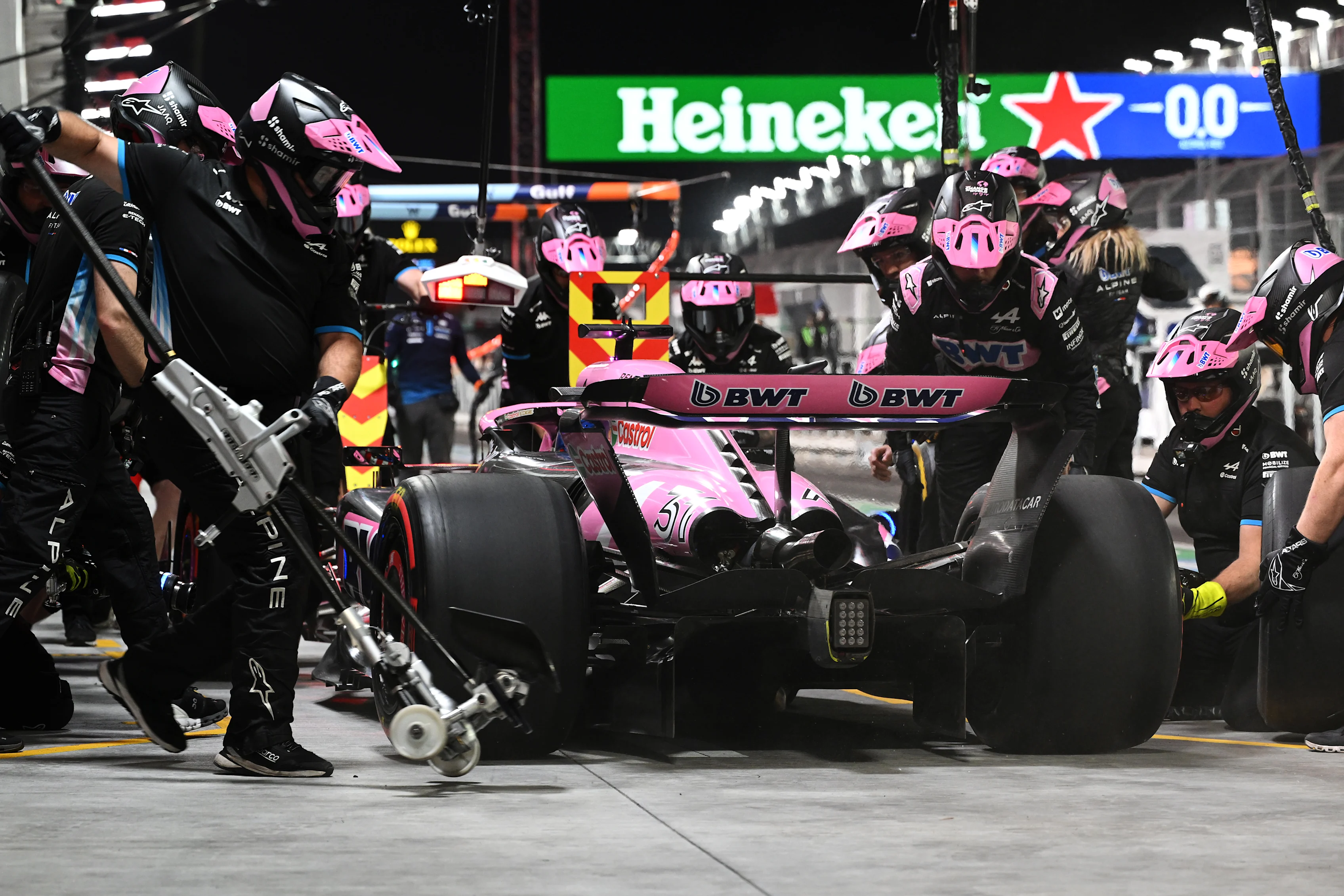 LAS VEGAS, NEVADA - NOVEMBER 21: Esteban Ocon of France driving the (31) Alpine F1 A524 Renault makes a pitstop during practice ahead of the F1 Grand Prix of Las Vegas at Las Vegas Strip Circuit on November 21, 2024 in Las Vegas, Nevada. (Photo by Mark Sutton - Formula 1/Formula 1 via Getty Images)