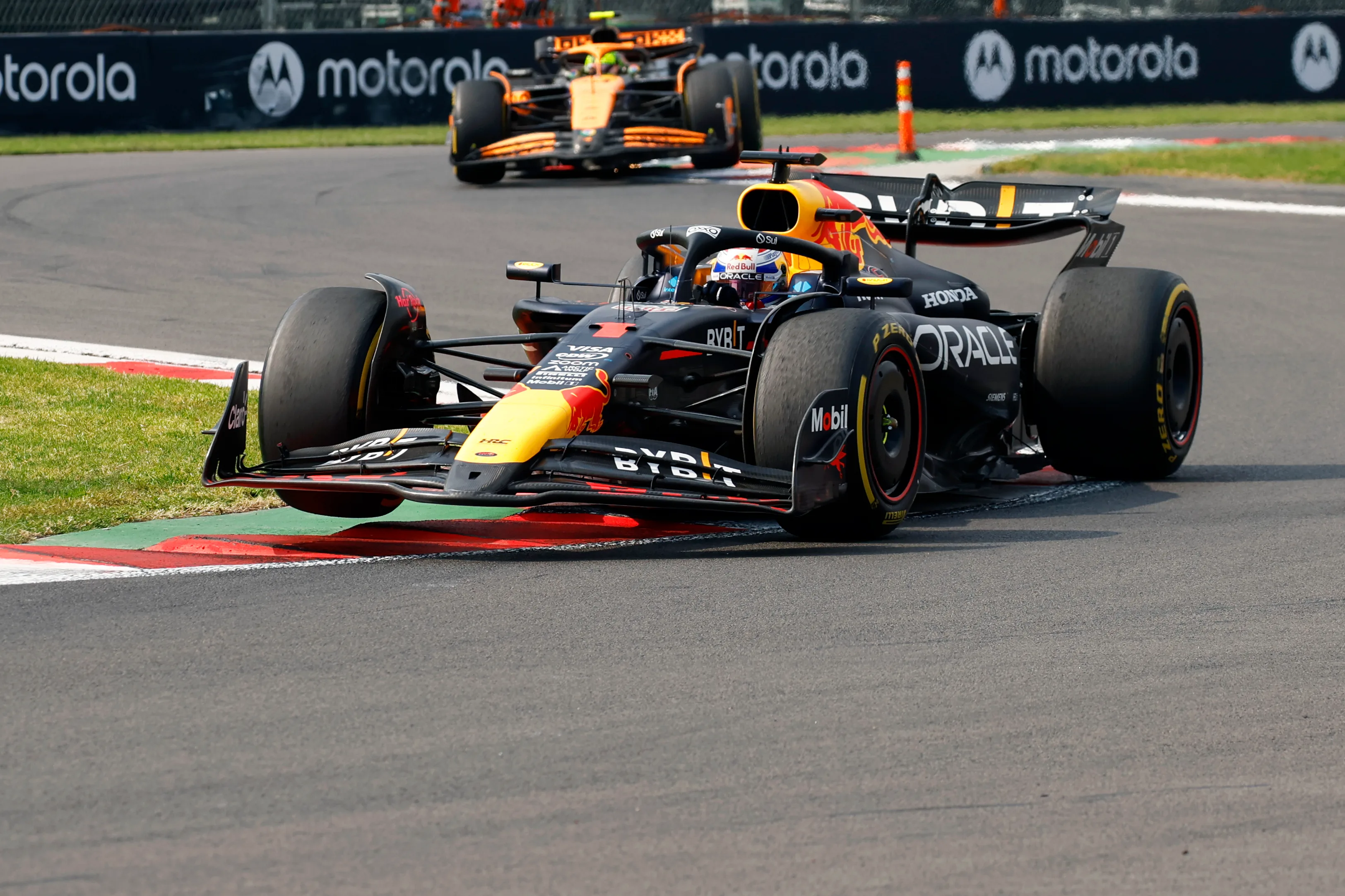 MEXICO CITY, MEXICO - OCTOBER 27: Max Verstappen leads Lando Norris on track  during the F1 Grand Prix of Mexico at Autodromo Hermanos Rodriguez on October 27, 2024 in Mexico City, Mexico. (Photo by Chris Graythen/Getty Images)