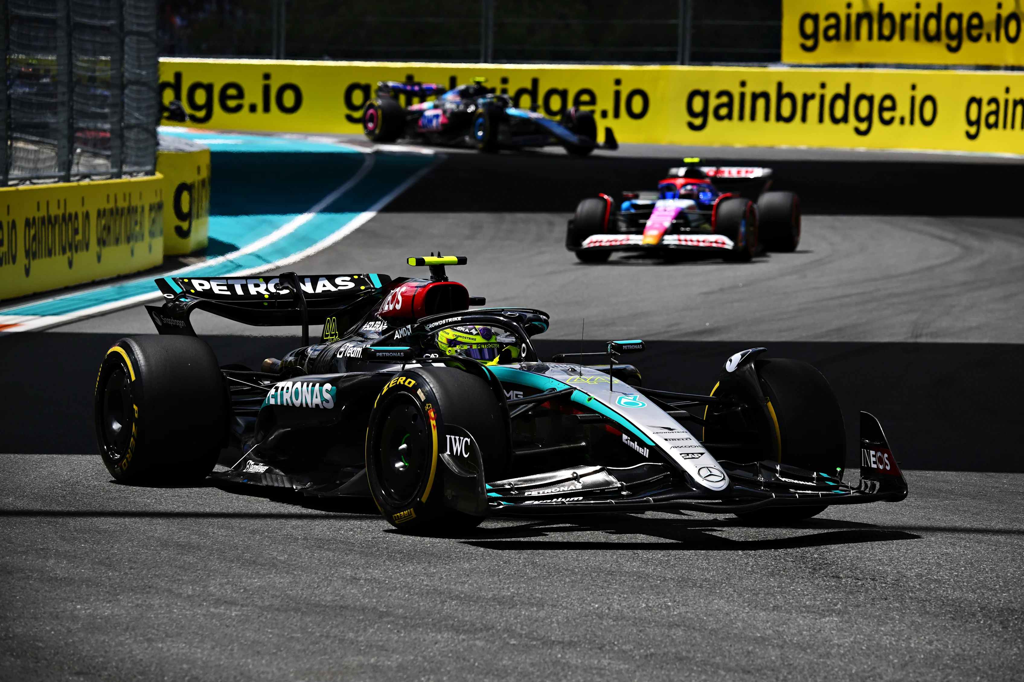 MIAMI, FLORIDA - MAY 04: Lewis Hamilton of Great Britain driving the (44) Mercedes AMG Petronas F1 Team W15 leads Yuki Tsunoda of Japan driving the (22) Visa Cash App RB VCARB 01 during the Sprint ahead of the F1 Grand Prix of Miami at Miami International Autodrome on May 04, 2024 in Miami, Florida. (Photo by Clive Mason/Getty Images)