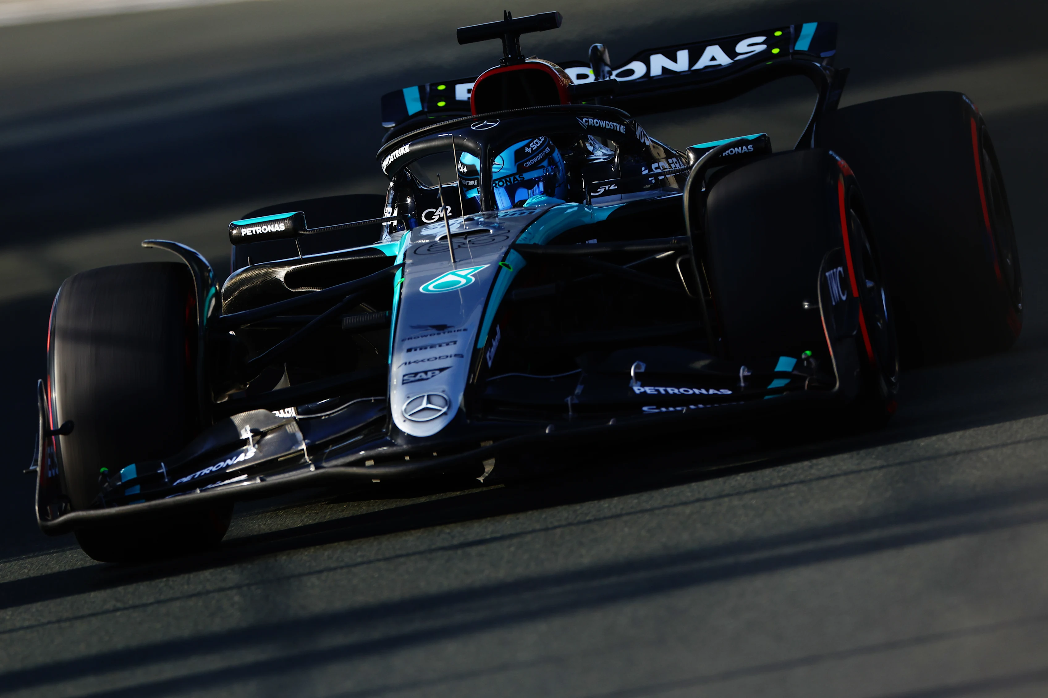JEDDAH, SAUDI ARABIA - MARCH 07: George Russell of Great Britain driving the (63) Mercedes AMG Petronas F1 Team W15 on track during practice ahead of the F1 Grand Prix of Saudi Arabia at Jeddah Corniche Circuit on March 07, 2024 in Jeddah, Saudi Arabia. (Photo by Mark Thompson/Getty Images)