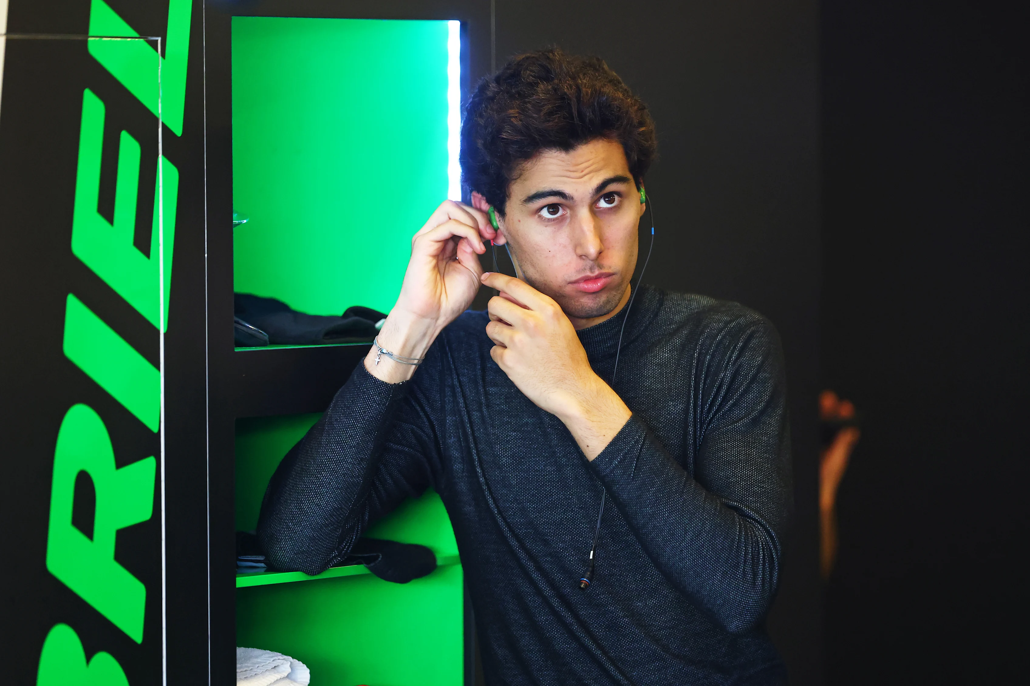 ABU DHABI, UNITED ARAB EMIRATES - DECEMBER 10: Gabriel Bortoleto of Brazil and Stake F1 Team Kick