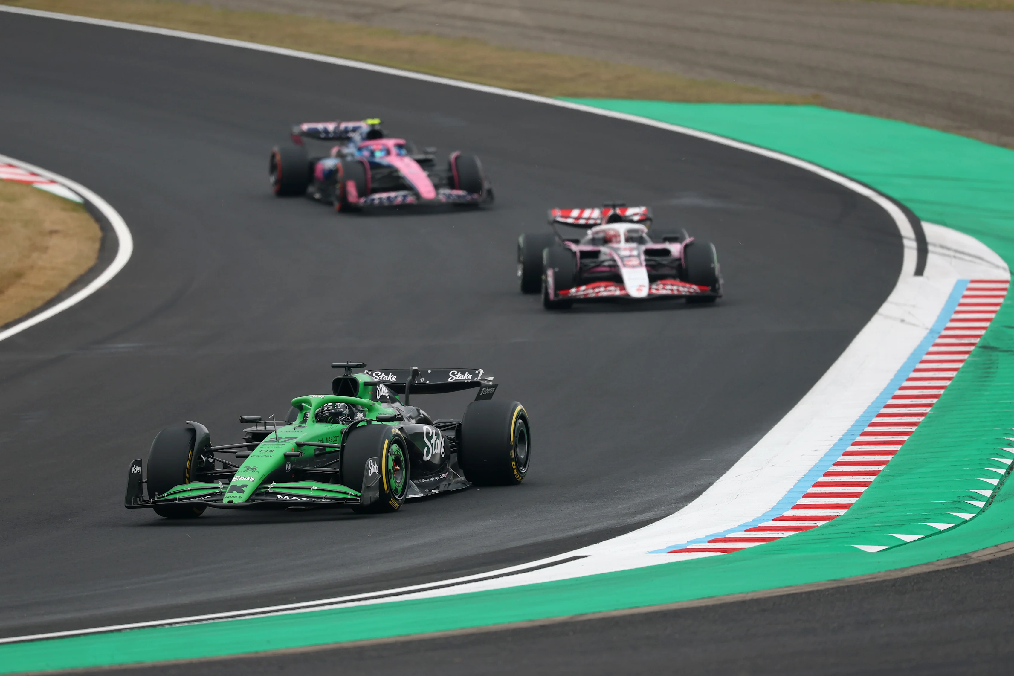 SUZUKA, JAPAN - APRIL 06: Nico Hulkenberg of Germany driving the (27) Kick Sauber C45 Ferrari leads Esteban Ocon of France driving the (31) Haas F1 VF-25 Ferrari and Jack Doohan of Australia driving the (7) Alpine F1 A525 Renault on track during the F1 Grand Prix of Japan at Suzuka Circuit on April 06, 2025 in Suzuka, Japan. (Photo by Clive Rose/Getty Images)