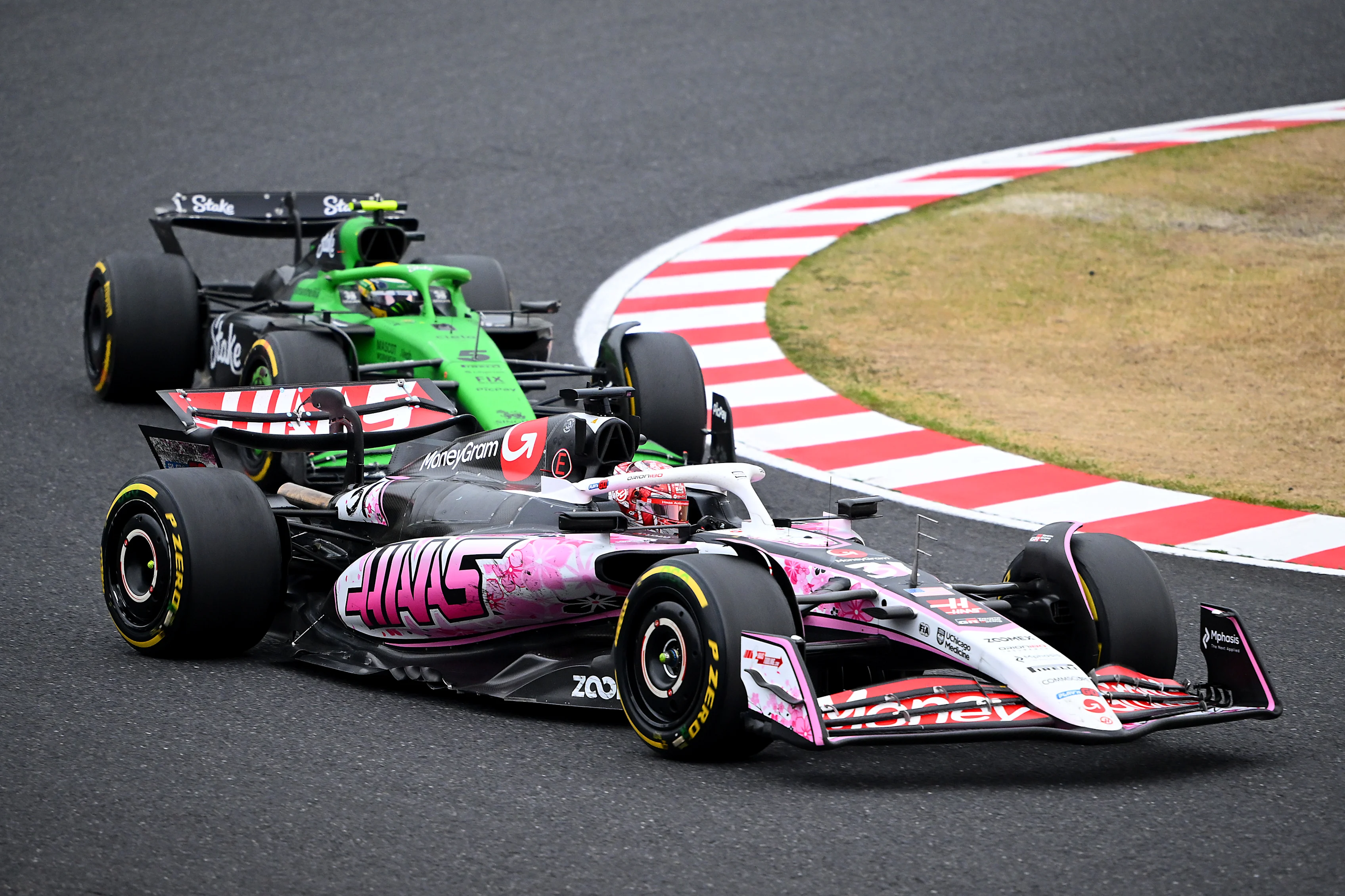 SUZUKA, JAPAN - APRIL 06: Esteban Ocon of France driving the (31) Haas F1 VF-25 Ferrari leads