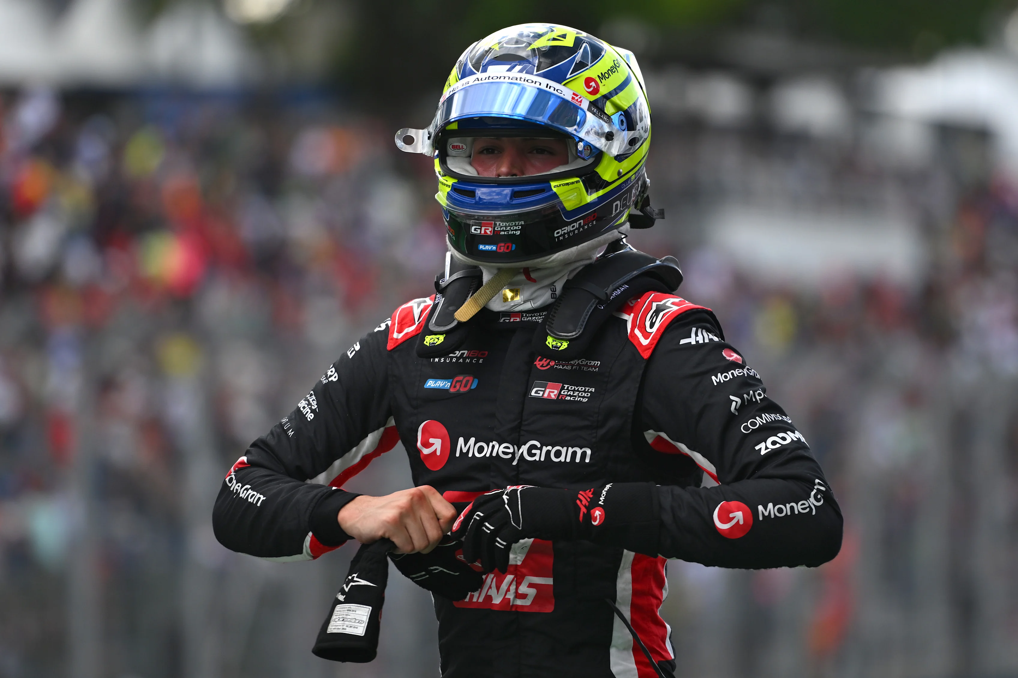 SAO PAULO, BRAZIL - NOVEMBER 08: Eighth placed qualifier Oliver Bearman of Great Britain and Haas