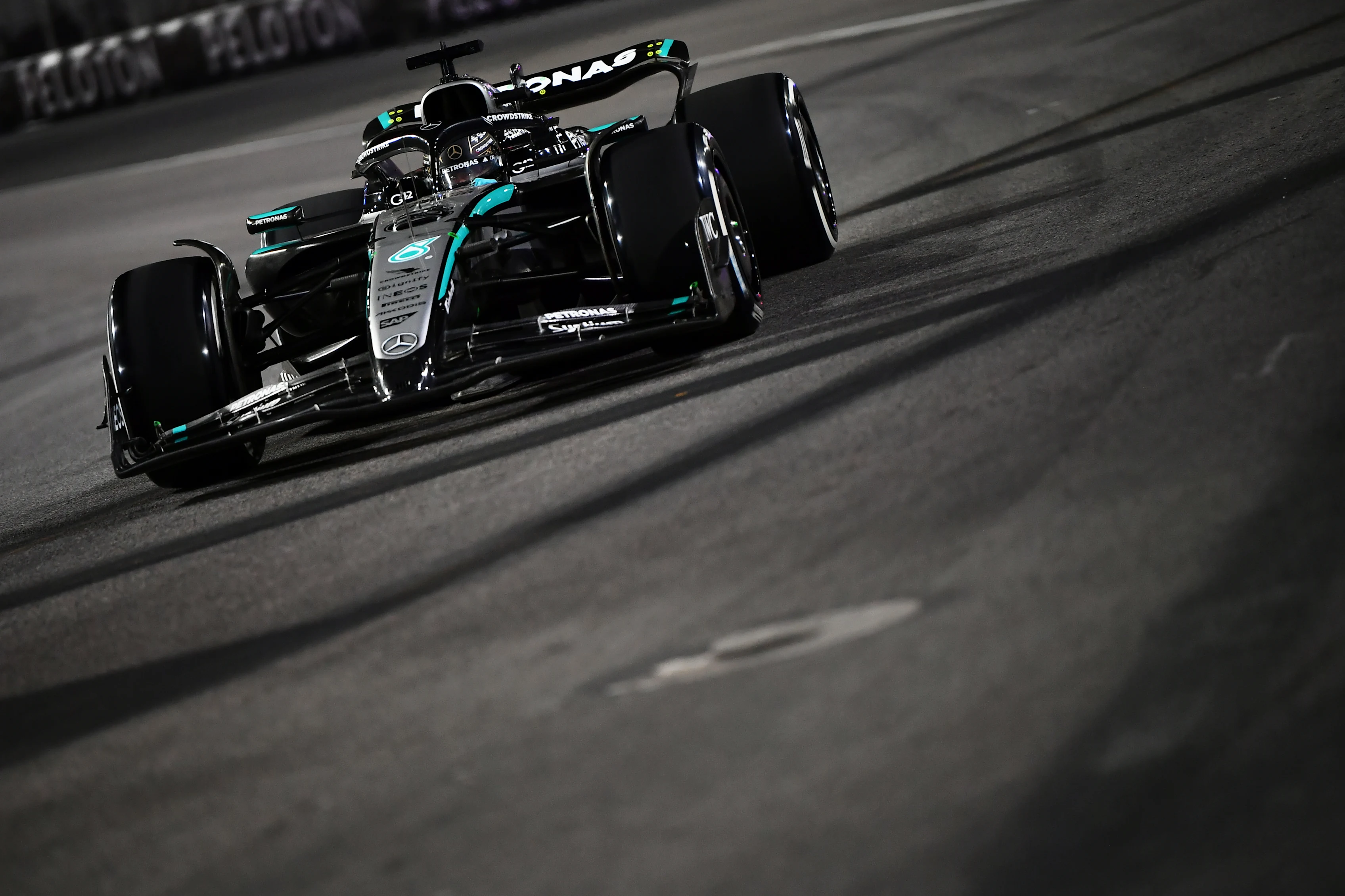 LAS VEGAS, NEVADA - NOVEMBER 22: George Russell of Great Britain driving the (63) Mercedes AMG