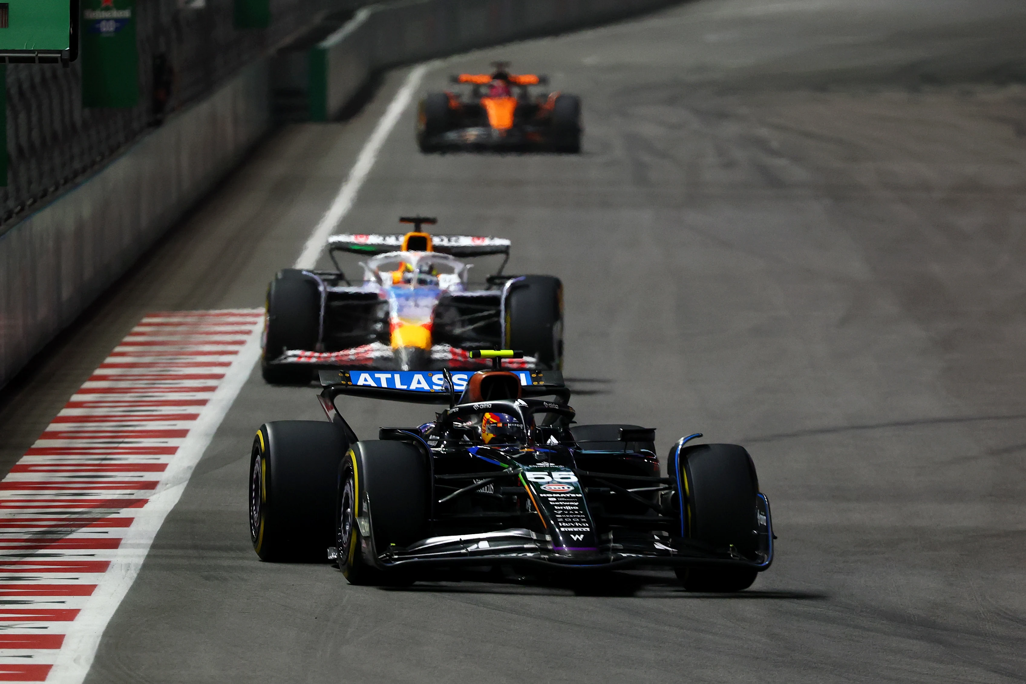 LAS VEGAS, NEVADA - NOVEMBER 22: Carlos Sainz of Spain driving the (55) Williams FW47 Mercedes