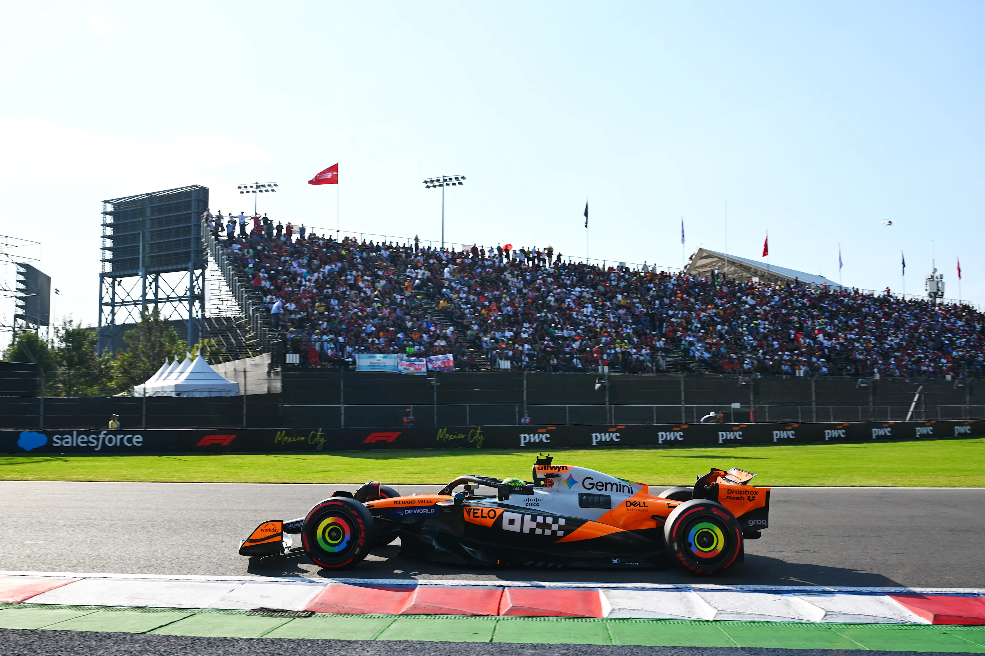 MEXICO CITY, MEXICO - OCTOBER 25: Lando Norris of Great Britain driving the (4) McLaren MCL39