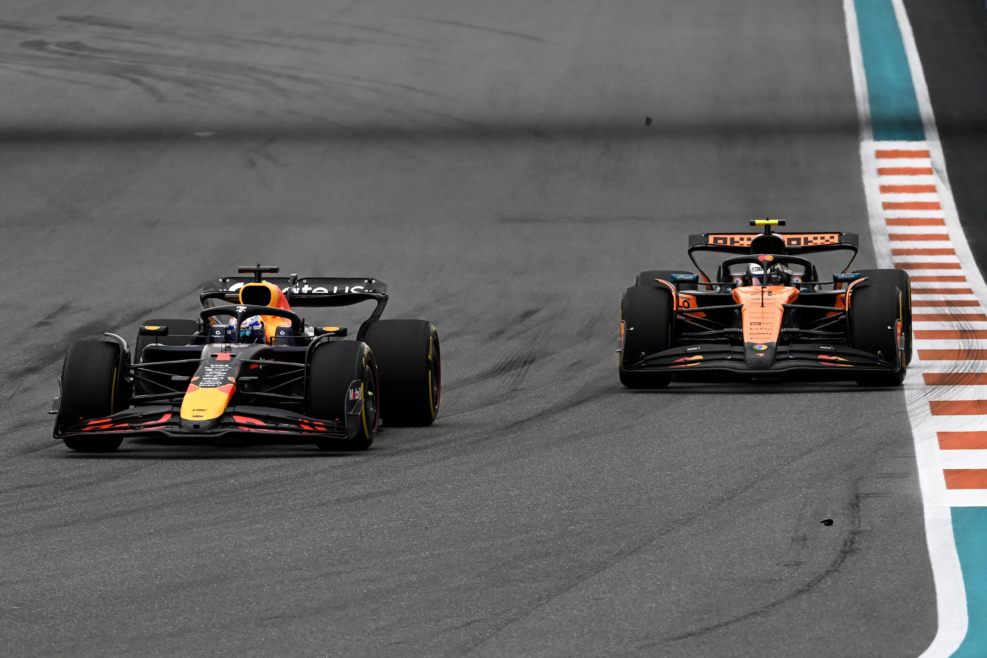 MIAMI, FLORIDA - MAY 04: Max Verstappen of the Netherlands driving the (1) Oracle Red Bull Racing RB21 leads Lando Norris of Great Britain driving the (4) McLaren MCL39 Mercedes on track during the F1 Grand Prix of Miami at Miami International Autodrome on May 04, 2025 in Miami, Florida. (Photo by Mark Sutton - Formula 1/Formula 1 via Getty Images)