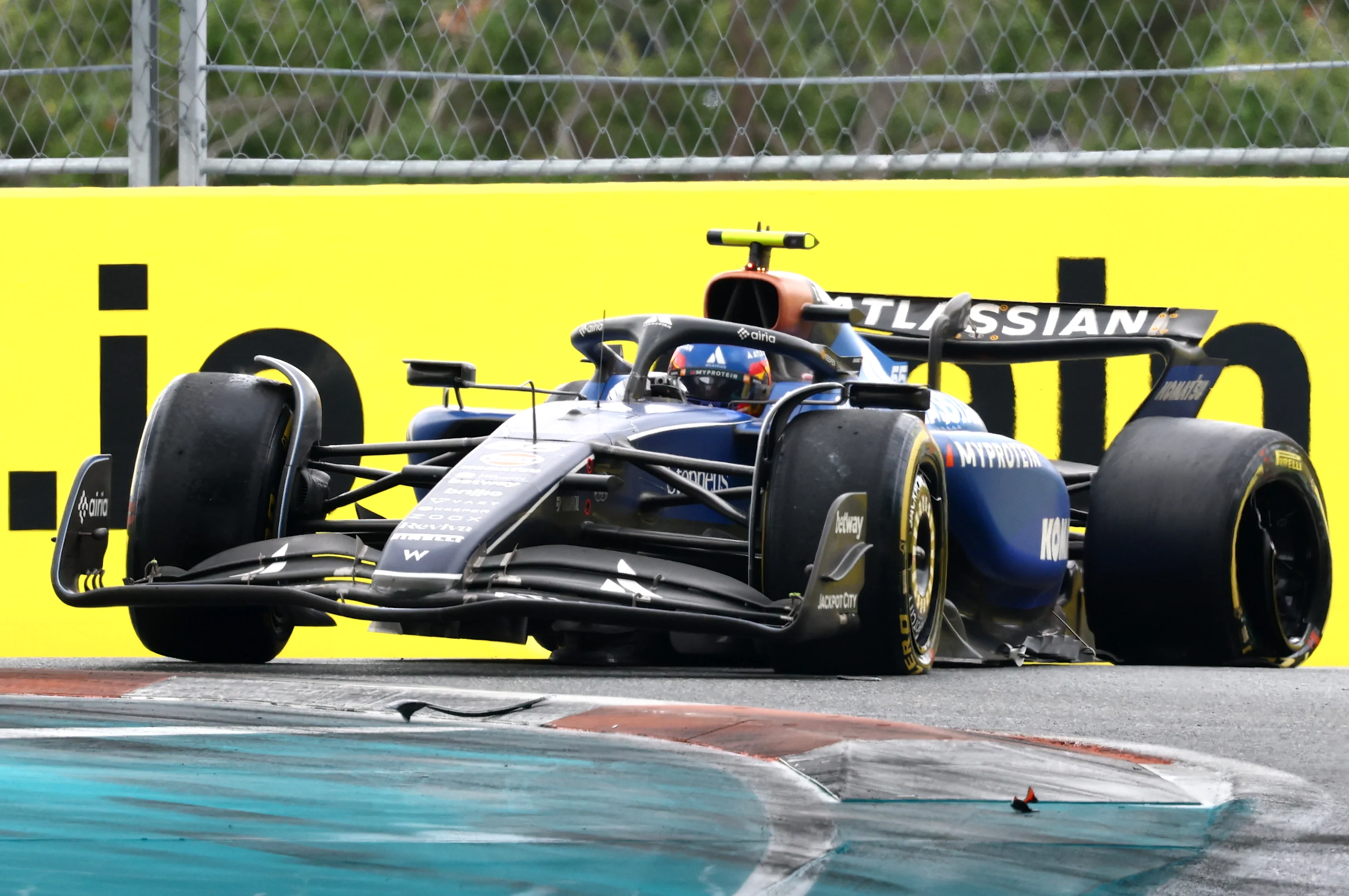 MIAMI, FLORIDA - MAY 03: Carlos Sainz of Spain driving the (55) Williams FW47 Mercedes on track with a puncture during the Sprint ahead of the F1 Grand Prix of Miami at Miami International Autodrome on May 03, 2025 in Miami, Florida. (Photo by Clive Rose/Getty Images)