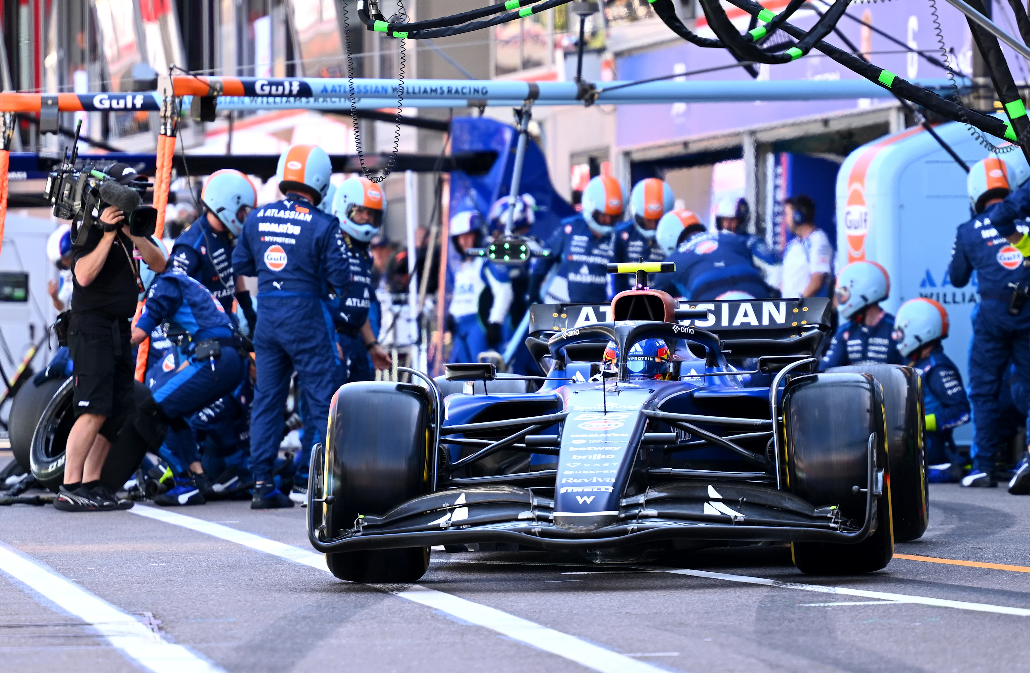 MONTE-CARLO, MONACO - MAY 25: Carlos Sainz of Spain driving the (55) Williams FW47 Mercedes makes a